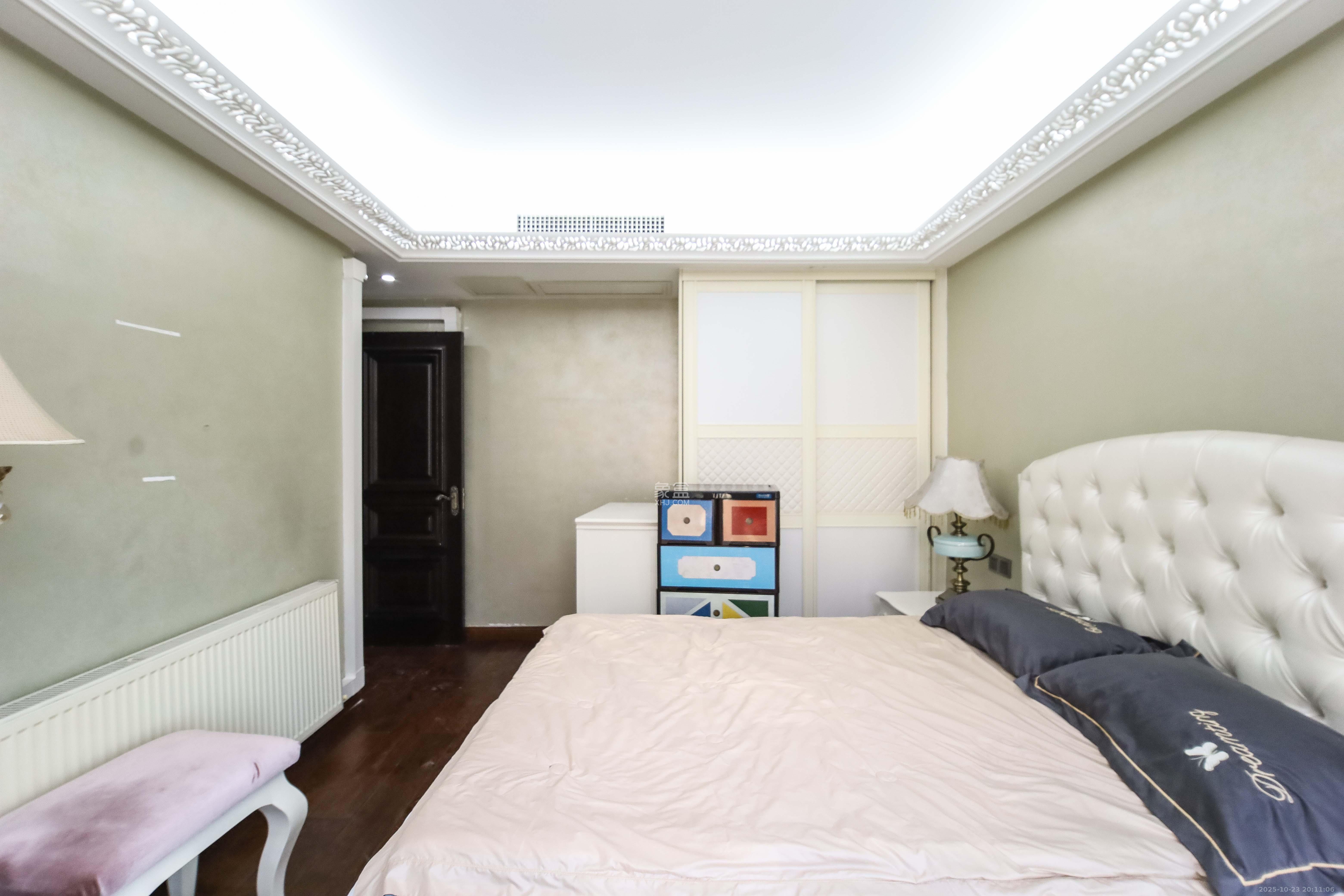 红橡华园(菲莎公馆)  3室2厅2卫    168.0万卧室