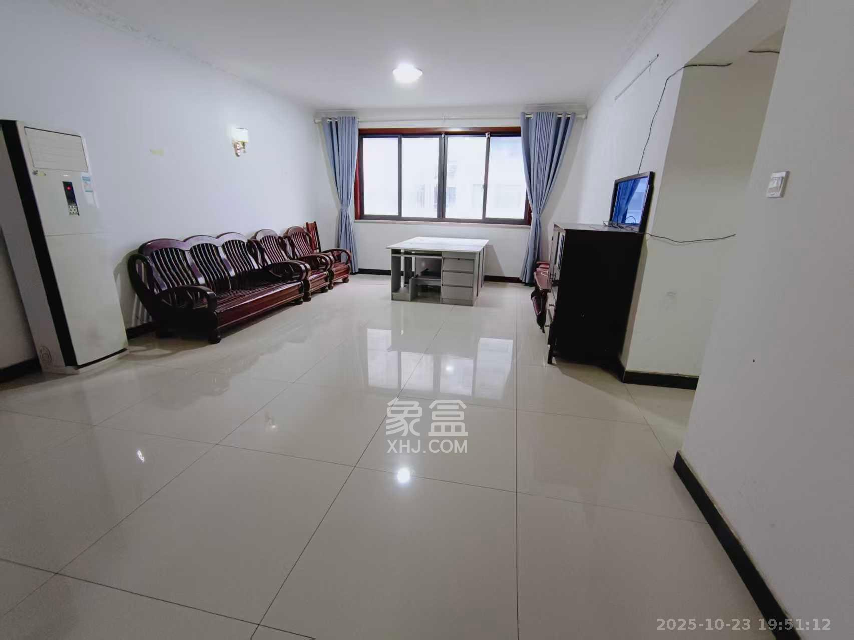 阳光100一期、四五期  4室2厅2卫    2700.0元/月 阳光100一期、四五期  4室2厅2卫    2700.0元/月