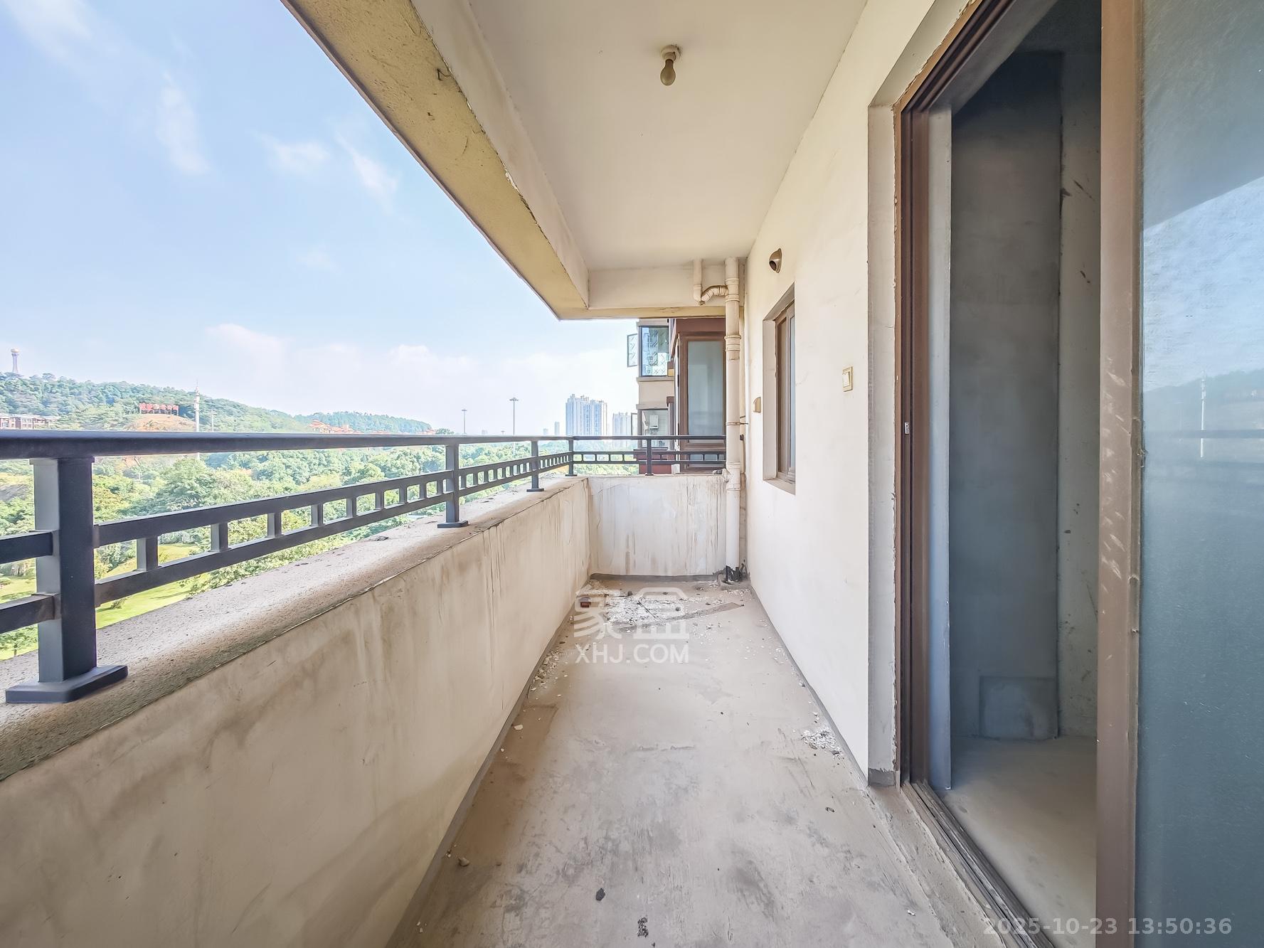 山语城三期  3室2厅2卫    88.0万 山语城三期  3室2厅2卫    88.0万阳台