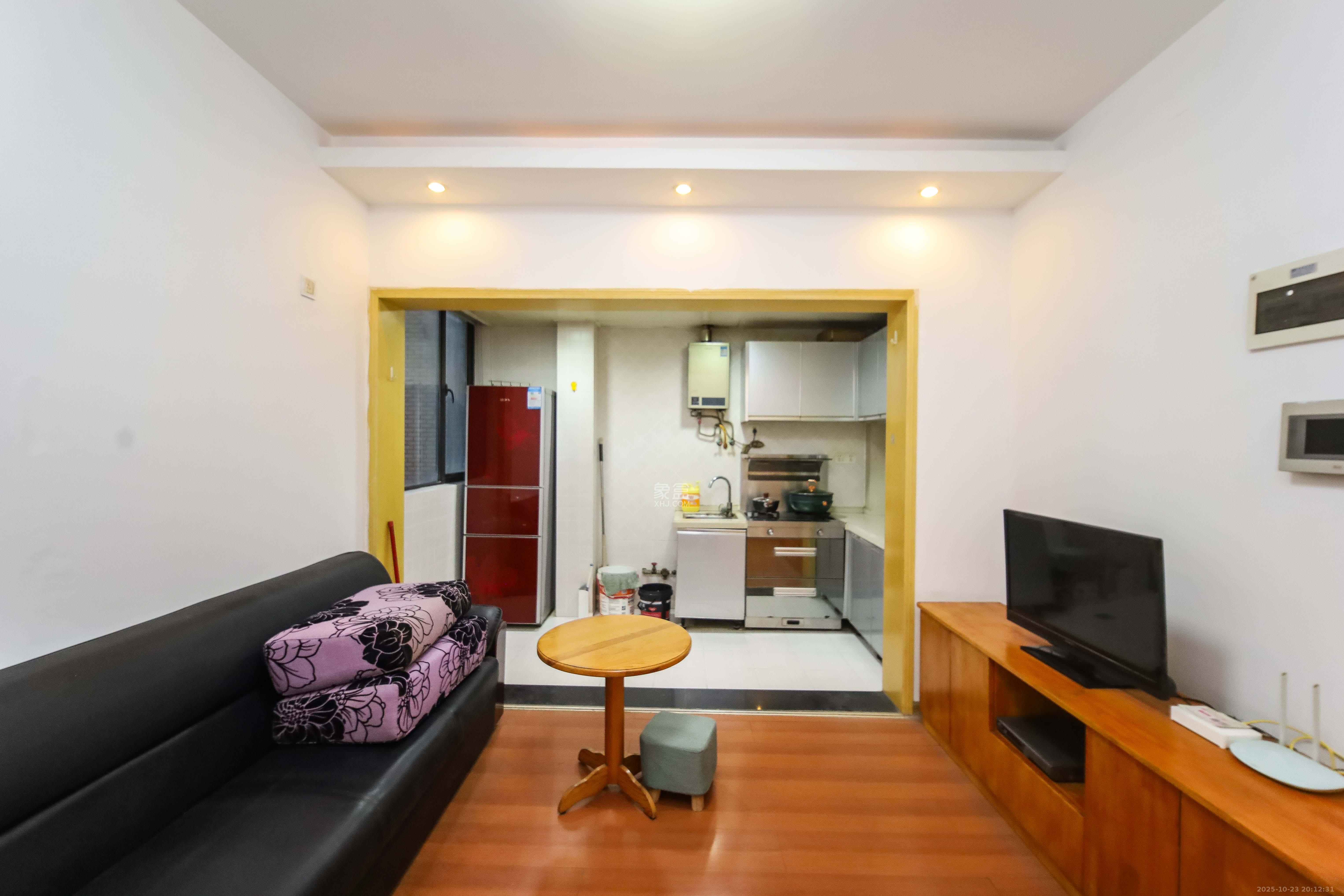 上东辛顿公寓  1室1厅1卫    28.0万客厅