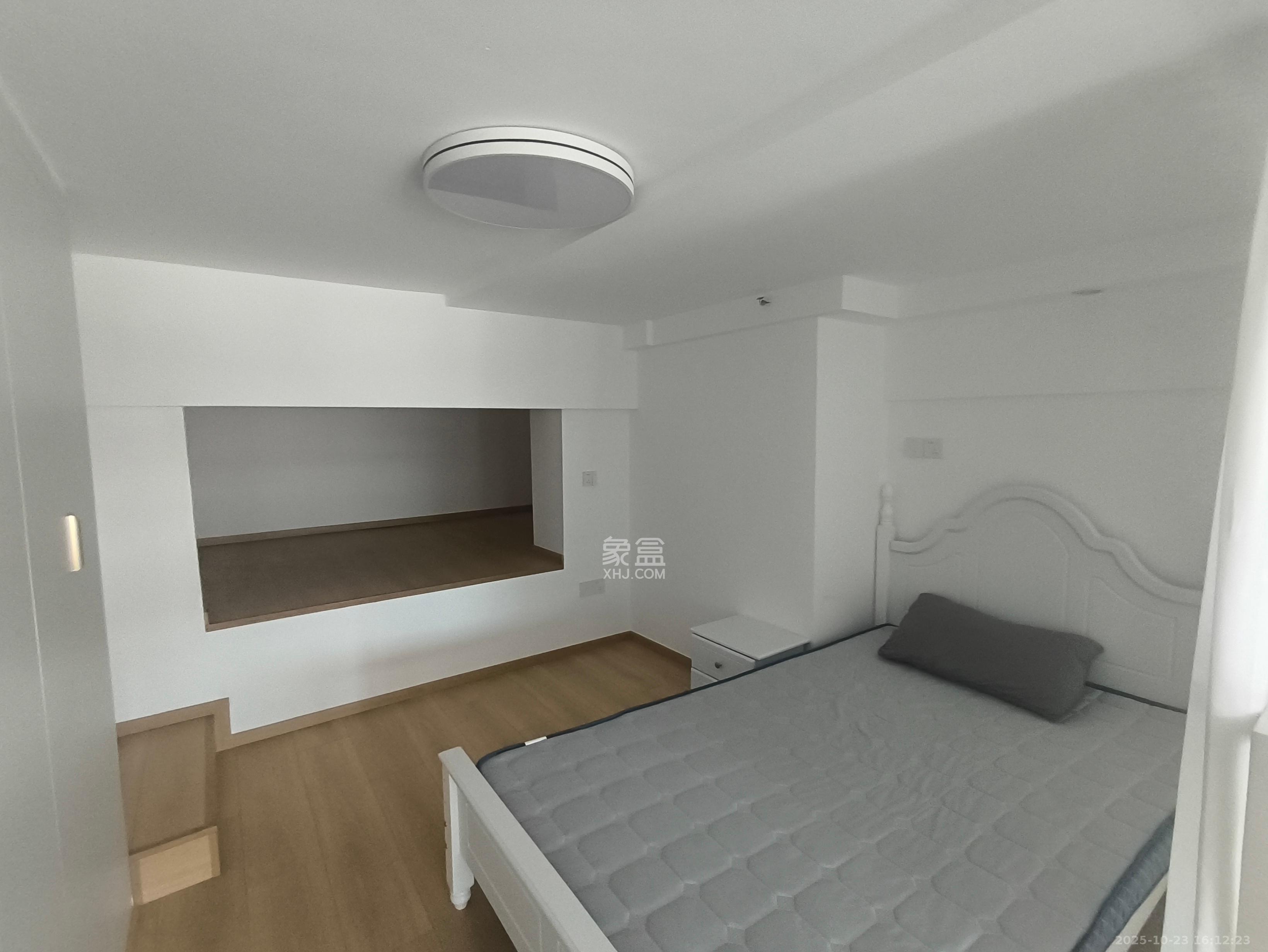 绿地V岛 2室2厅1卫 2300.0元/月 绿地V岛 2室2厅1卫 2300.0元/月室内图