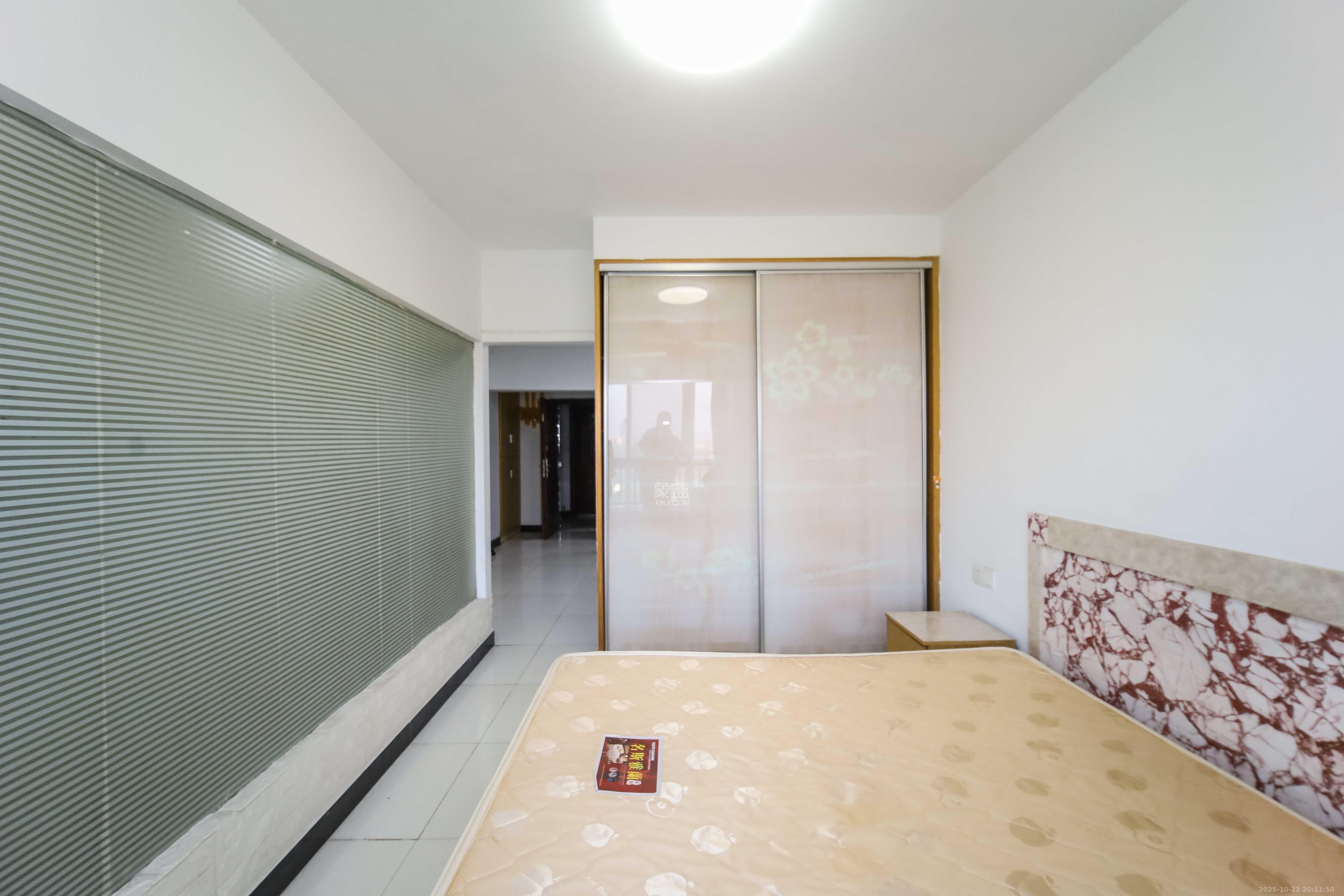 先锋东外滩  1室1厅1卫    28.0万卧室