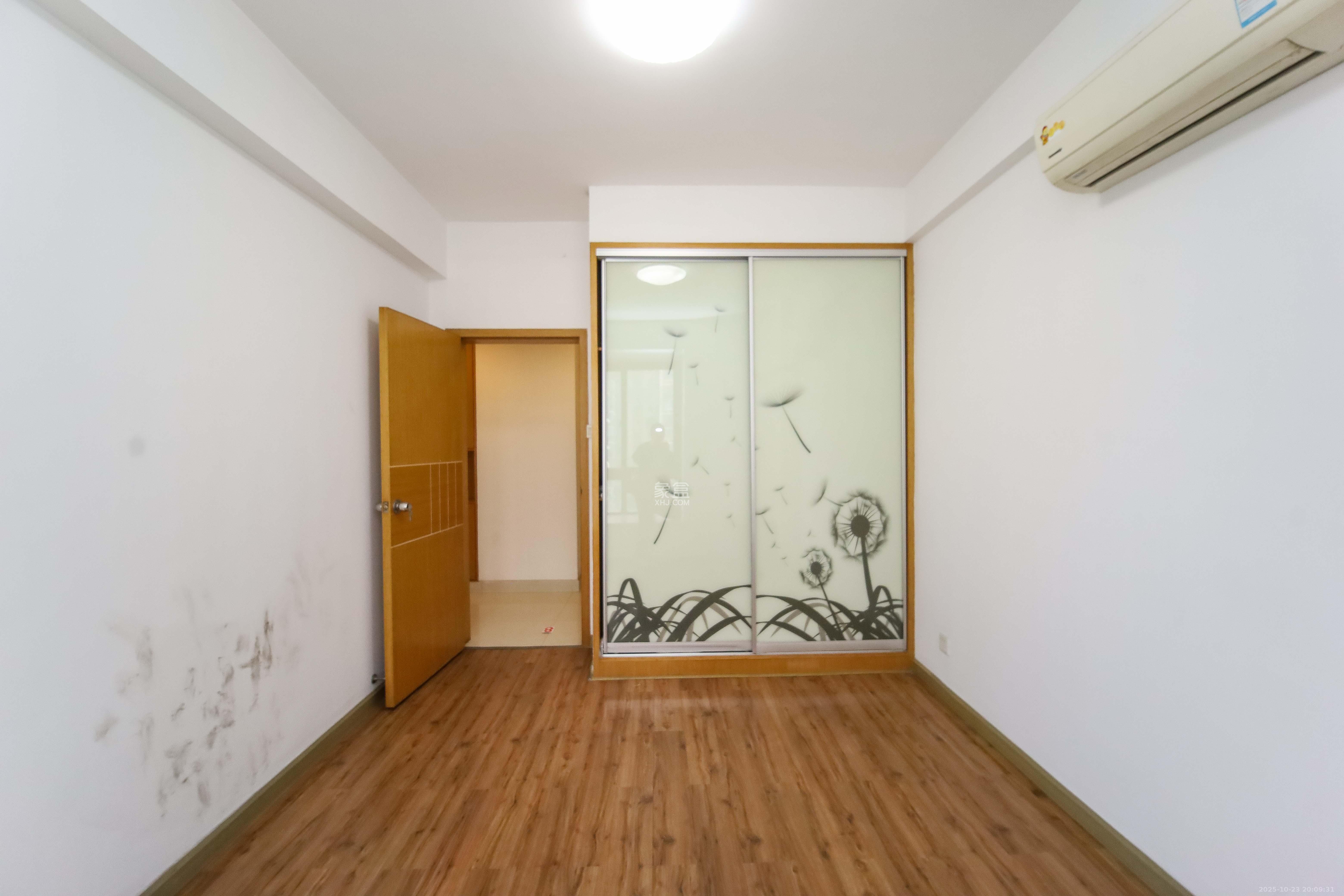 浏阳河畔家园  3室2厅2卫    81.0万卧室