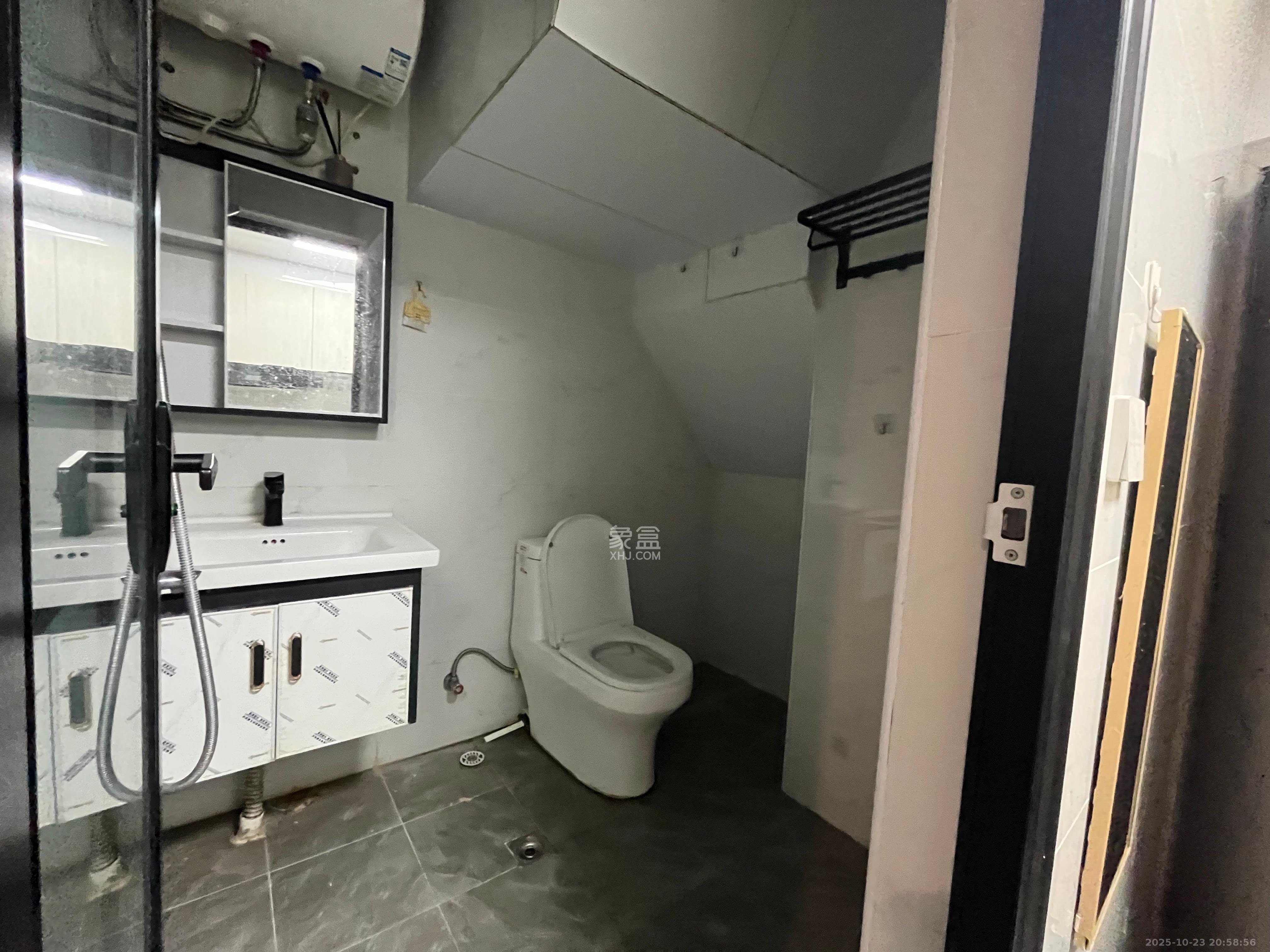 中一鲲出（鲲鹏府）  1室1厅1卫    1400.0元/月室内图