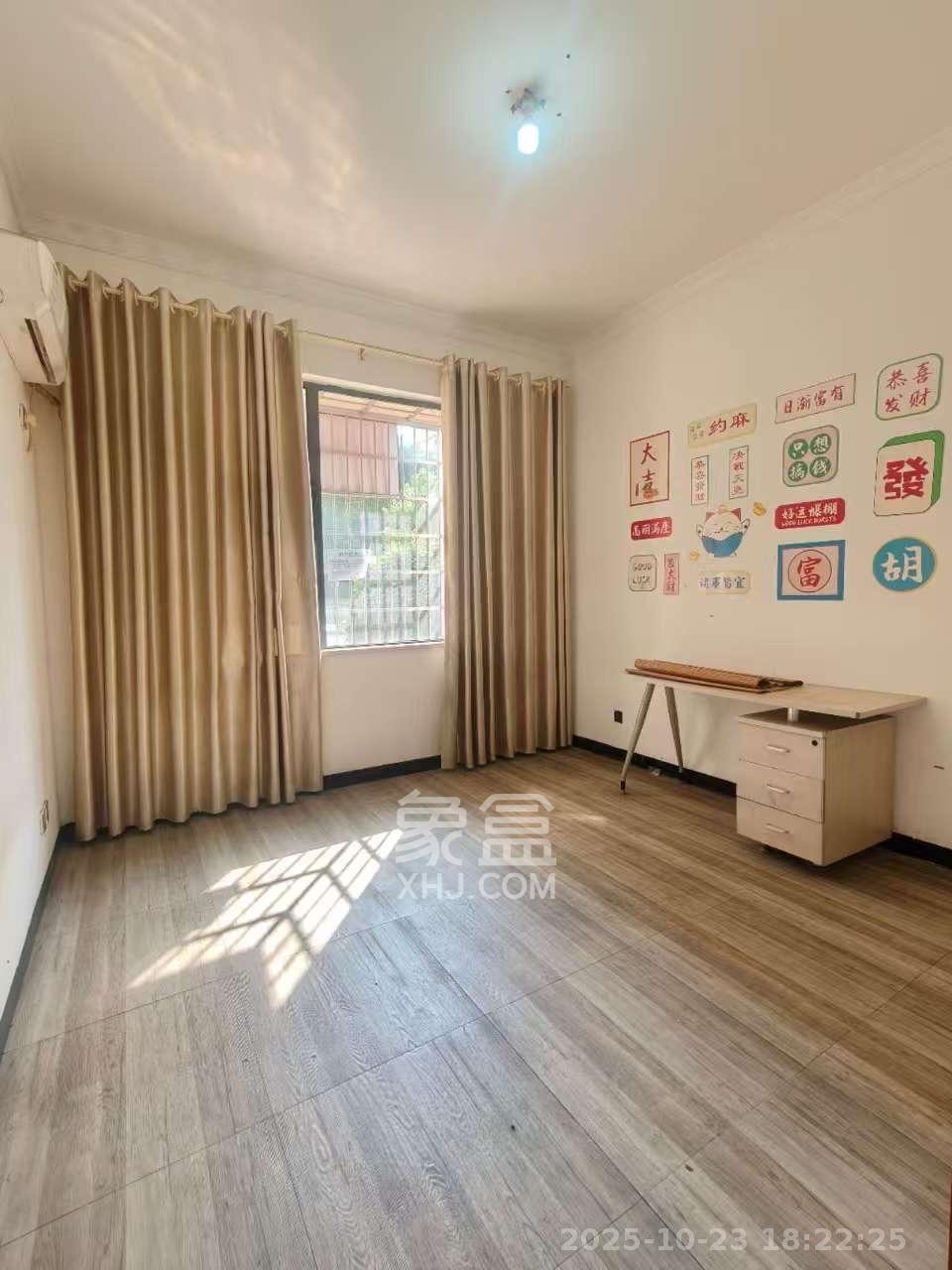 月亮湾草莓街区一、二期 4室2厅1卫 2400.0元/月 月亮湾草莓街区一、二期 4室2厅1卫 2400.0元/月室内图