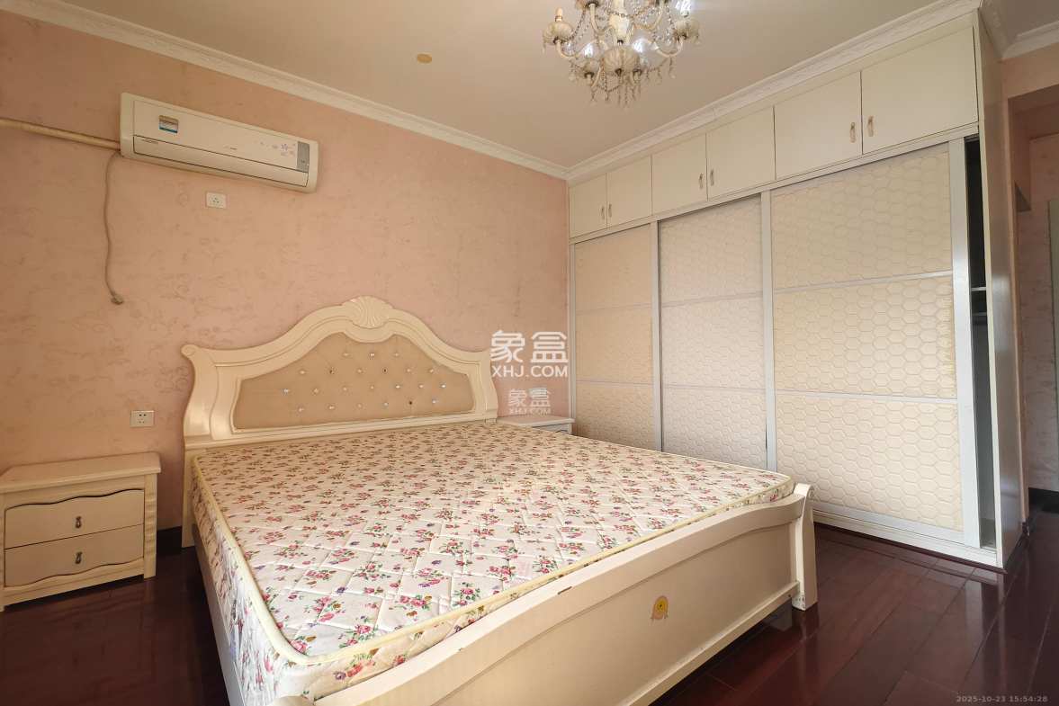 山水湾 3室2厅2卫 2300.0元/月 山水湾 3室2厅2卫 2300.0元/月室内图