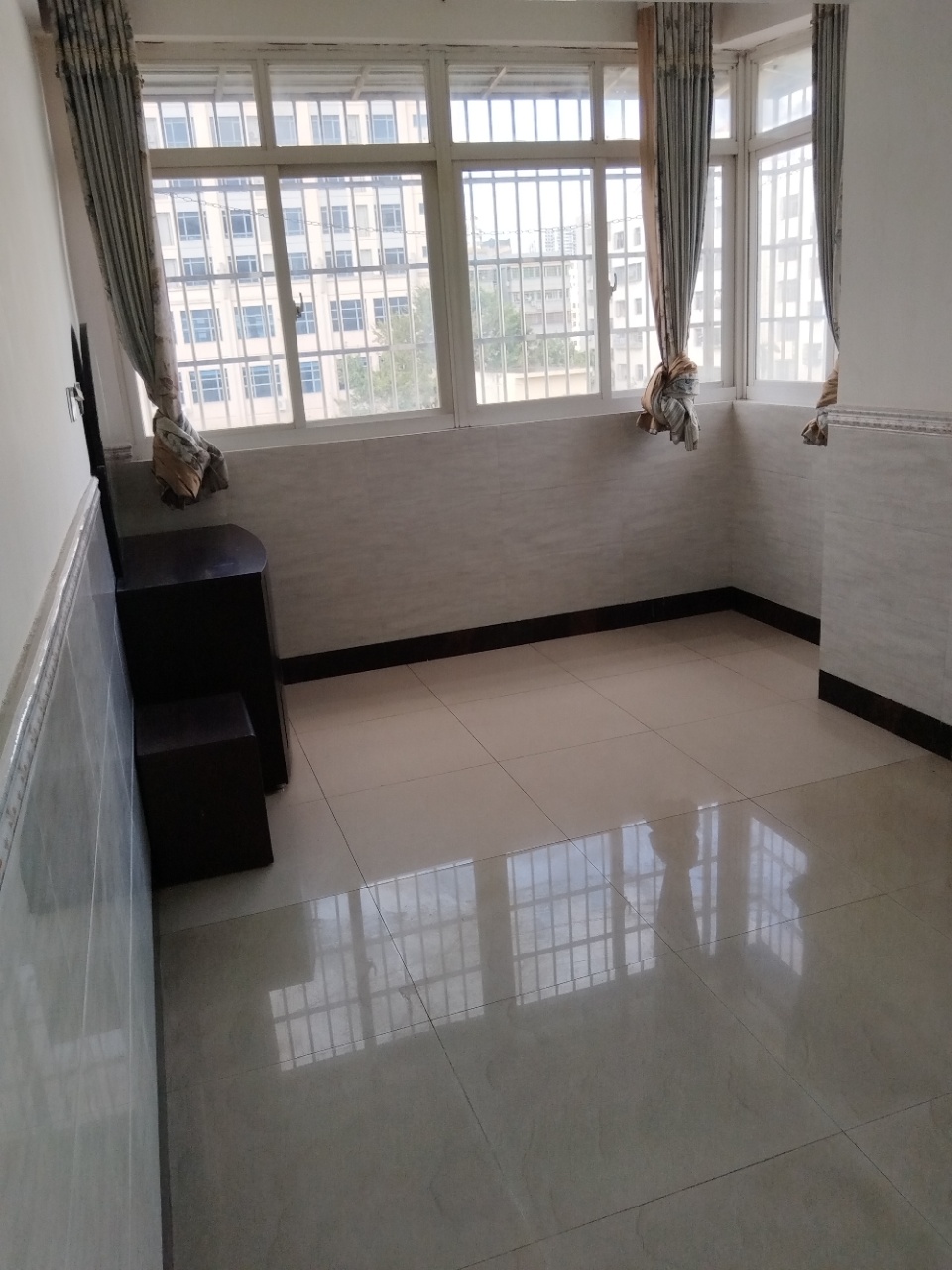 星河大厦  3室1厅1卫    99.0万室内图