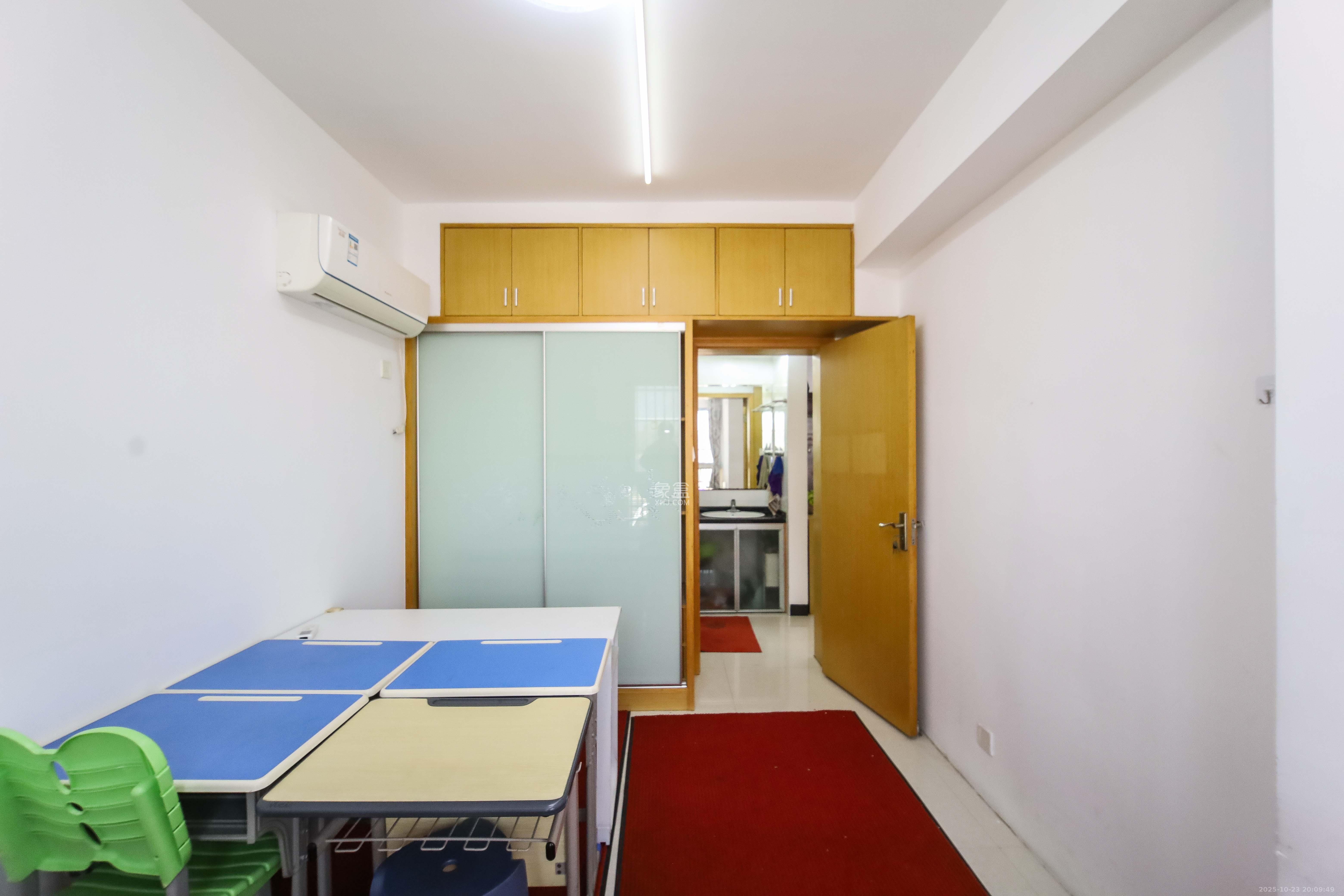 山水华景  2室2厅1卫    48.0万卧室