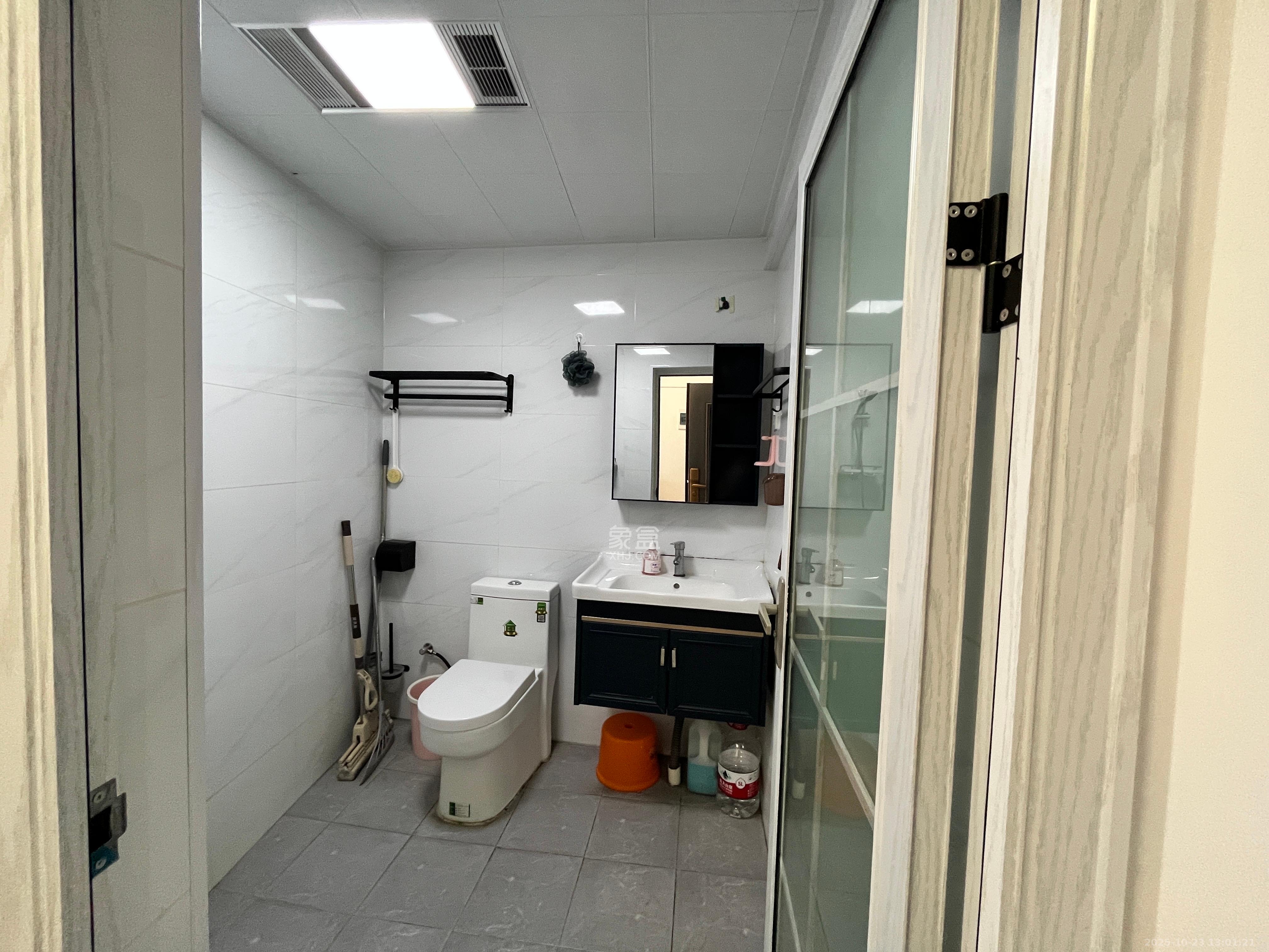 天健芙蓉盛世一期  1室1厅1卫    1700.0元/月室内图