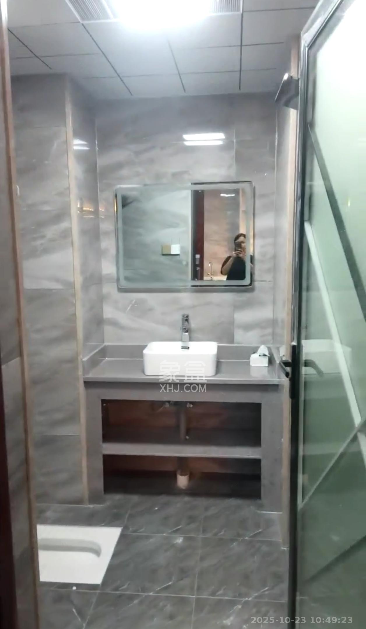 中南国际眼镜城(中伟商业中心)  2室1厅1卫    1700.0元/月 中南国际眼镜城(中伟商业中心)  2室1厅1卫    1700.0元/月