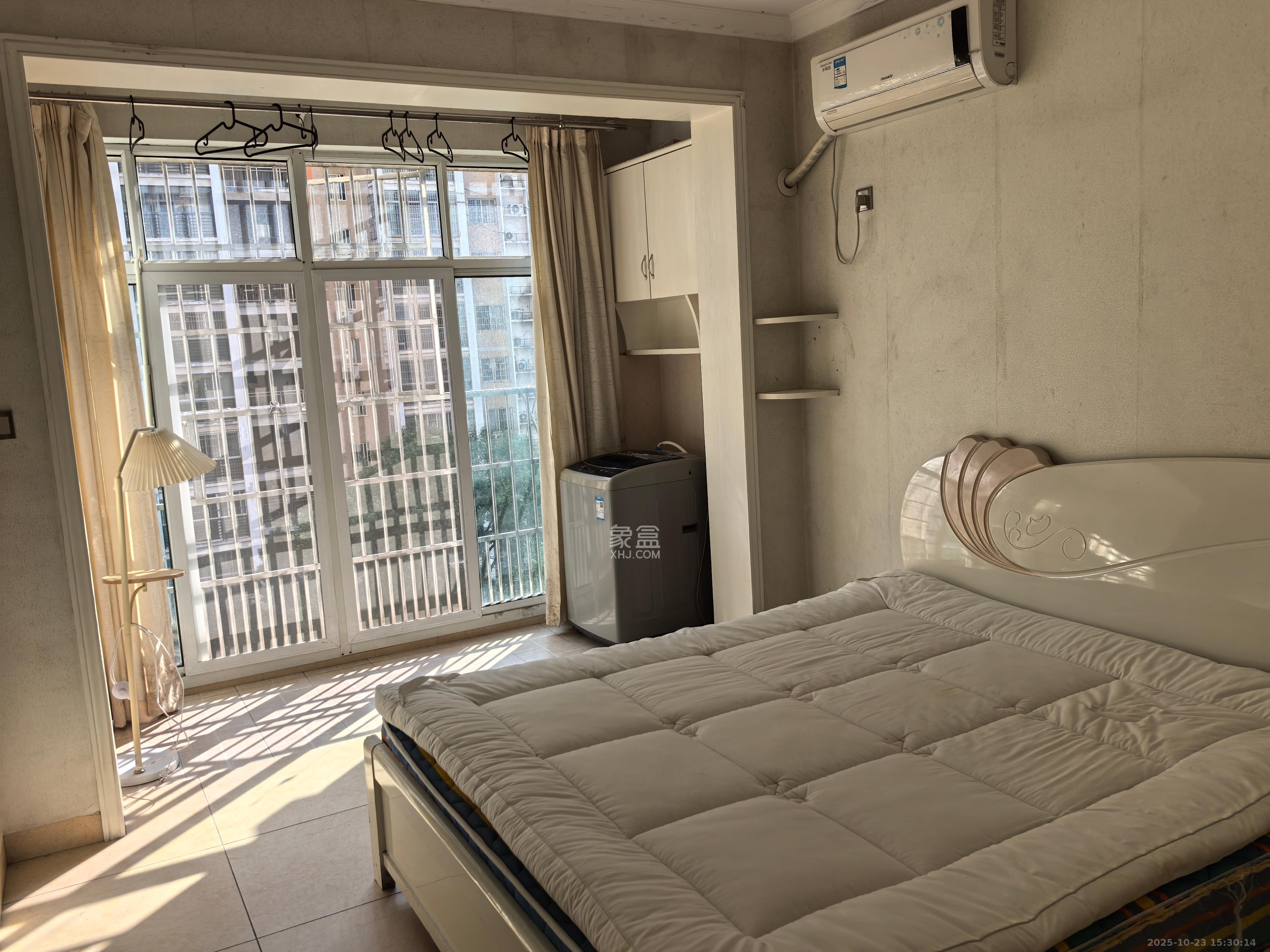 圣力华苑  4室2厅2卫    2000.0元/月室内图