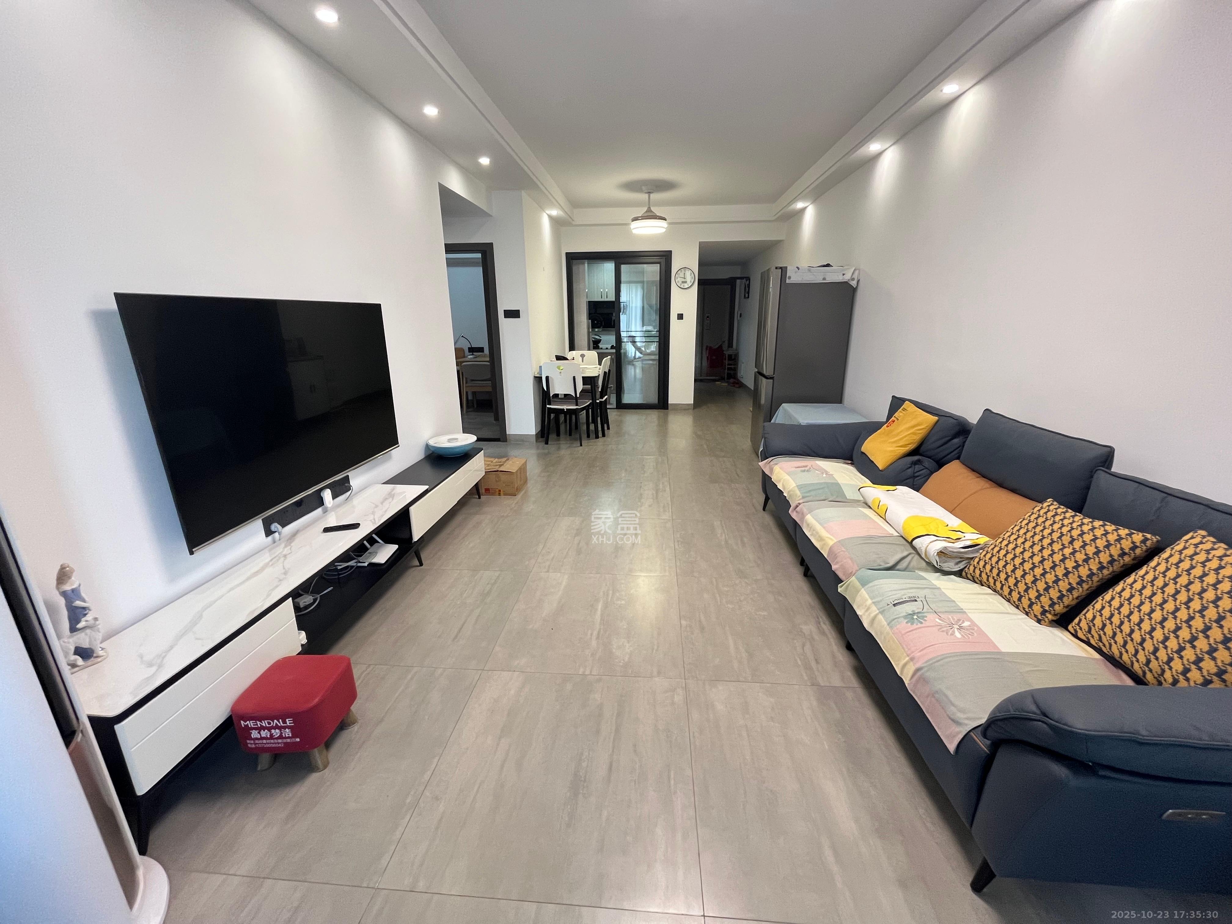 鸿邦国际城  3室1厅1卫    2400.0元/月