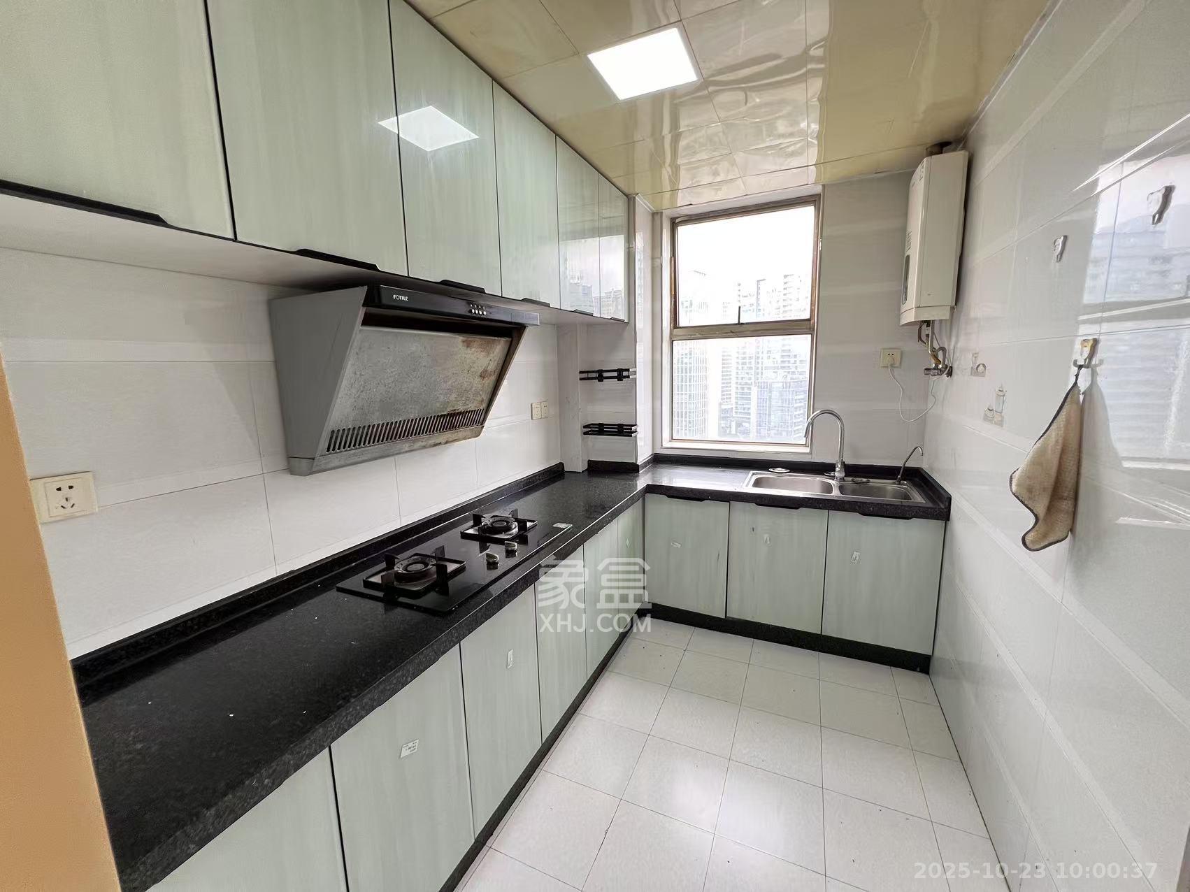 岳泰理想城 3室2厅2卫 3100.0元/月 岳泰理想城 3室2厅2卫 3100.0元/月室内图