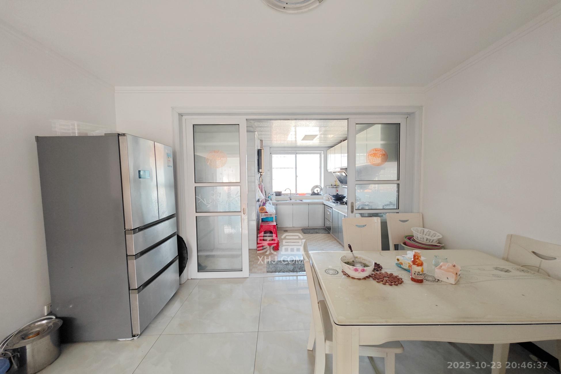 怡景民居  3室2厅2卫    65.0万客厅