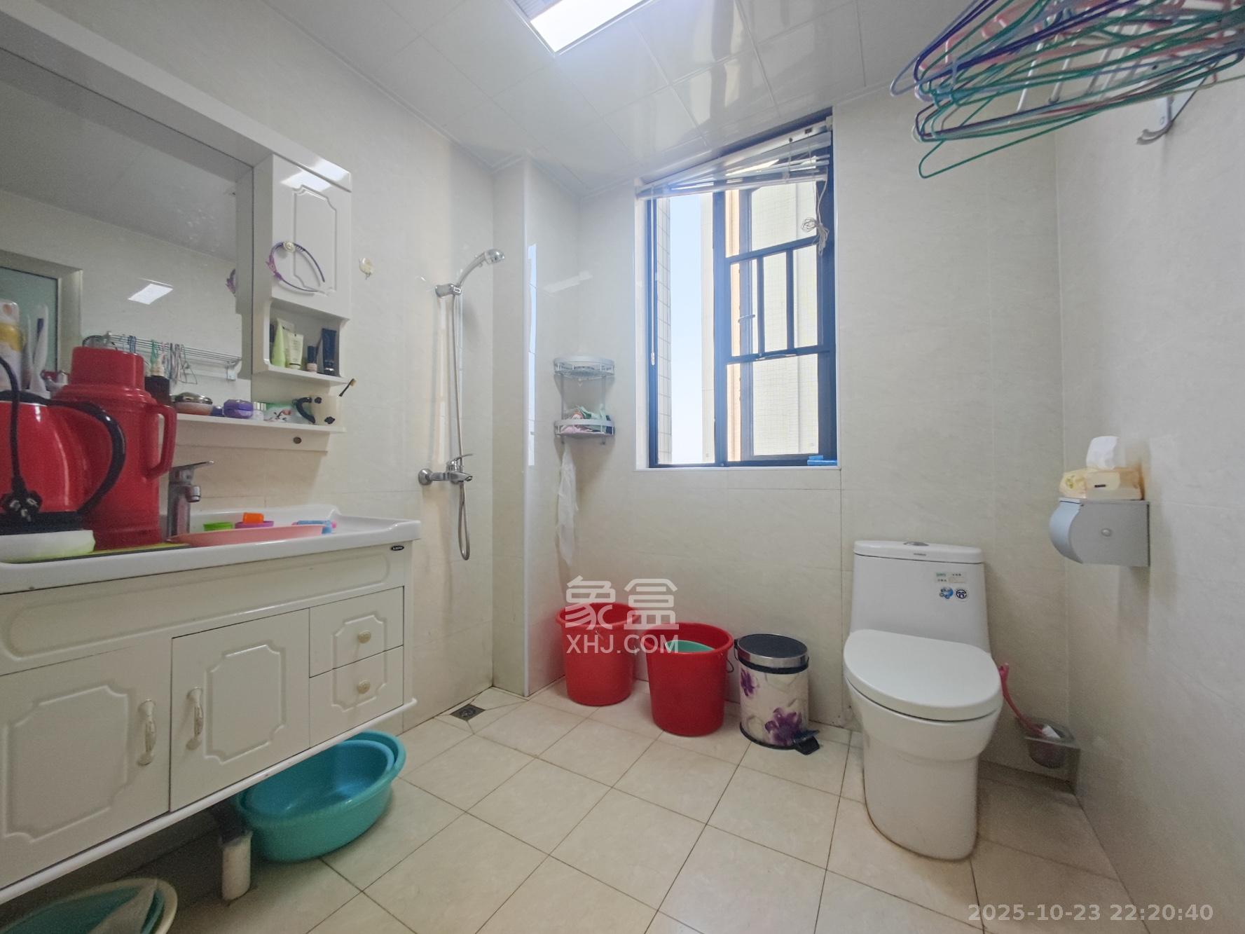 长房半岛蓝湾(观山月)  3室2厅2卫    100.0万 长房半岛蓝湾(观山月)  3室2厅2卫    100.0万卫生间