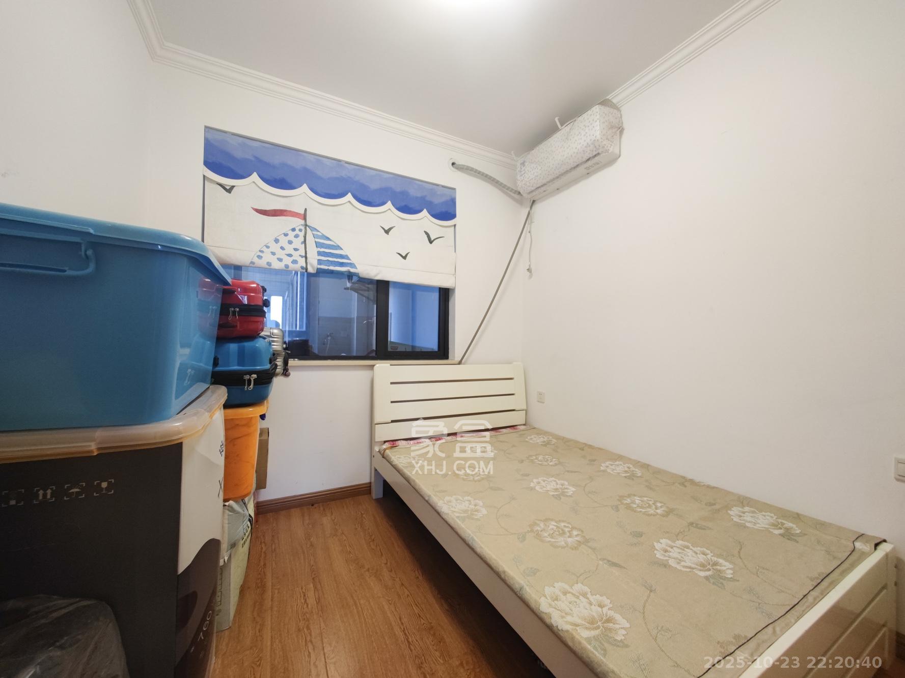 长房半岛蓝湾（观山月）  3室2厅2卫    100.0万卧室