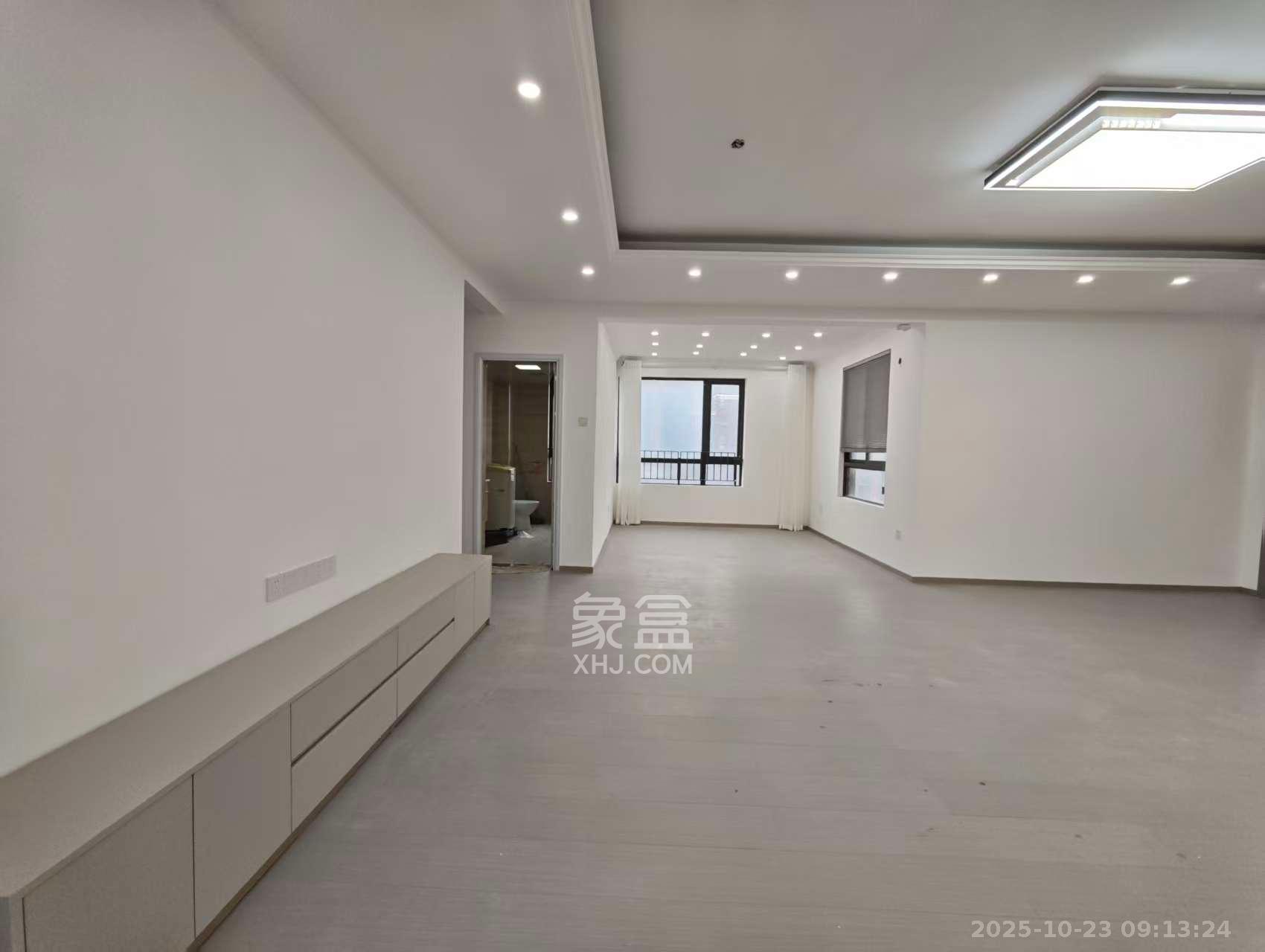 华润凤凰城二期  3室2厅2卫    3000.0元/月 华润凤凰城二期  3室2厅2卫    3000.0元/月室内图