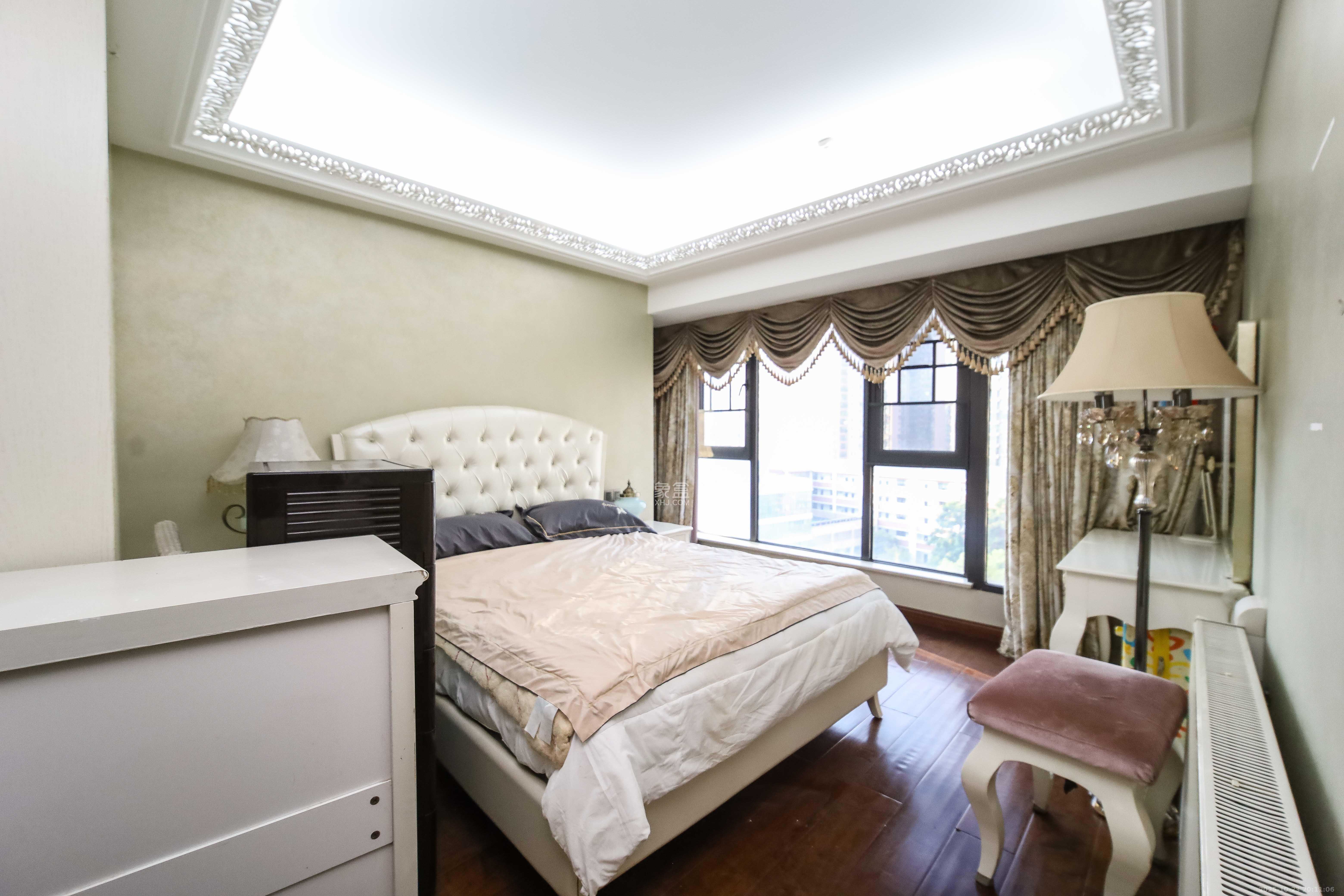 红橡华园(菲莎公馆)  3室2厅2卫    168.0万卧室