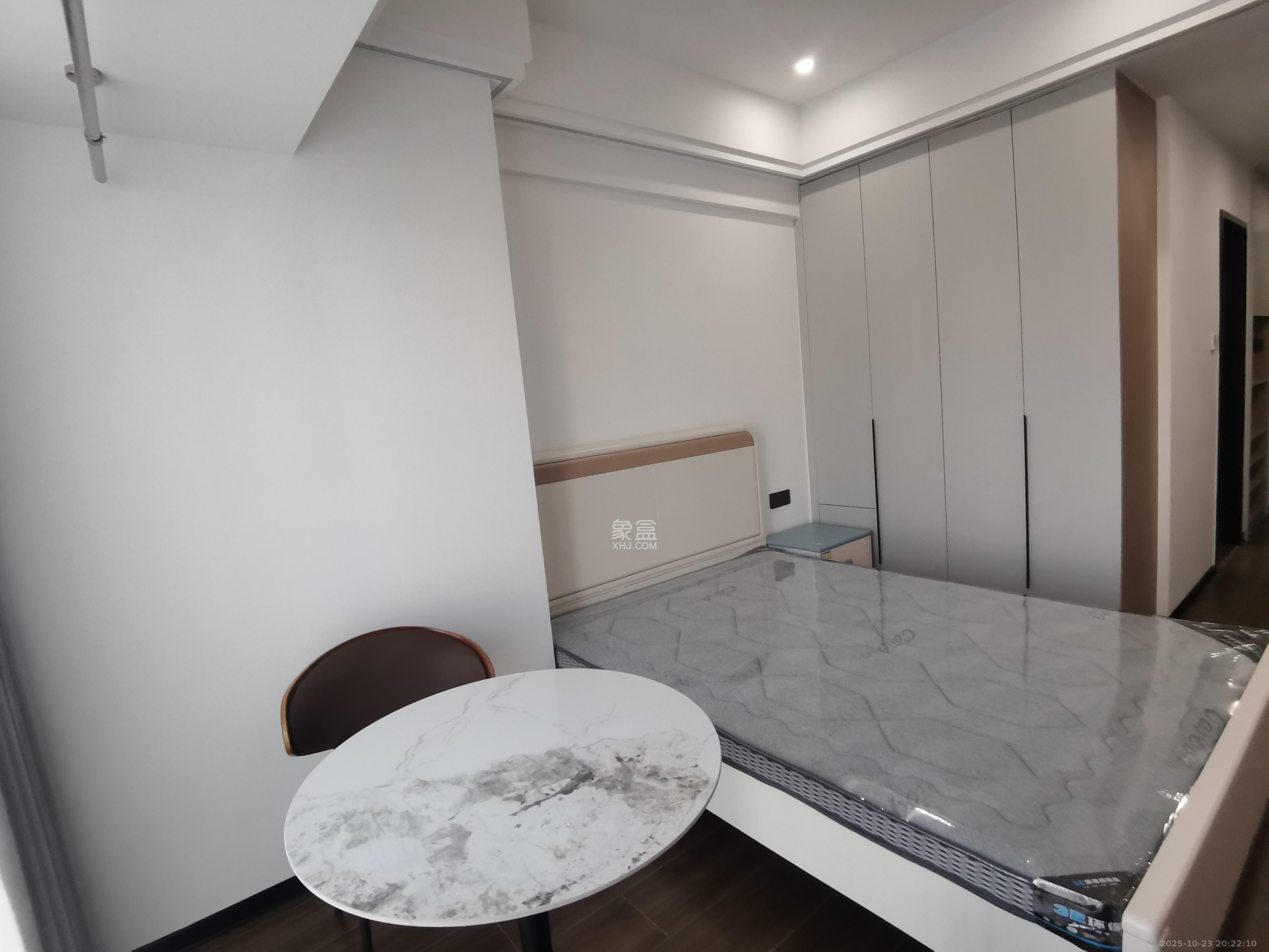 华润置地中心 1室1厅1卫 1800.0元/月 华润置地中心 1室1厅1卫 1800.0元/月室内图