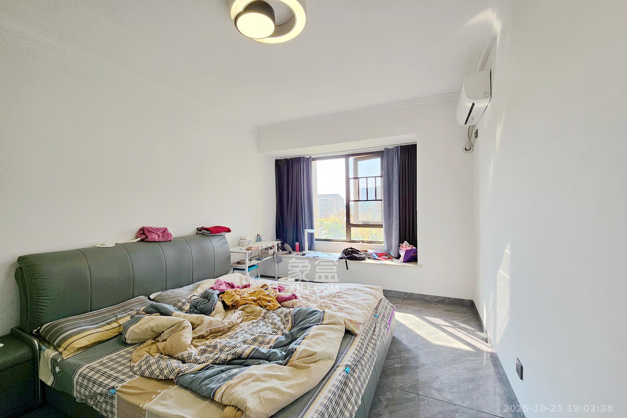 阳光城尚东湾青云苑 1室2厅1卫 84.98万 阳光城尚东湾青云苑 1室2厅1卫 84.98万卧室