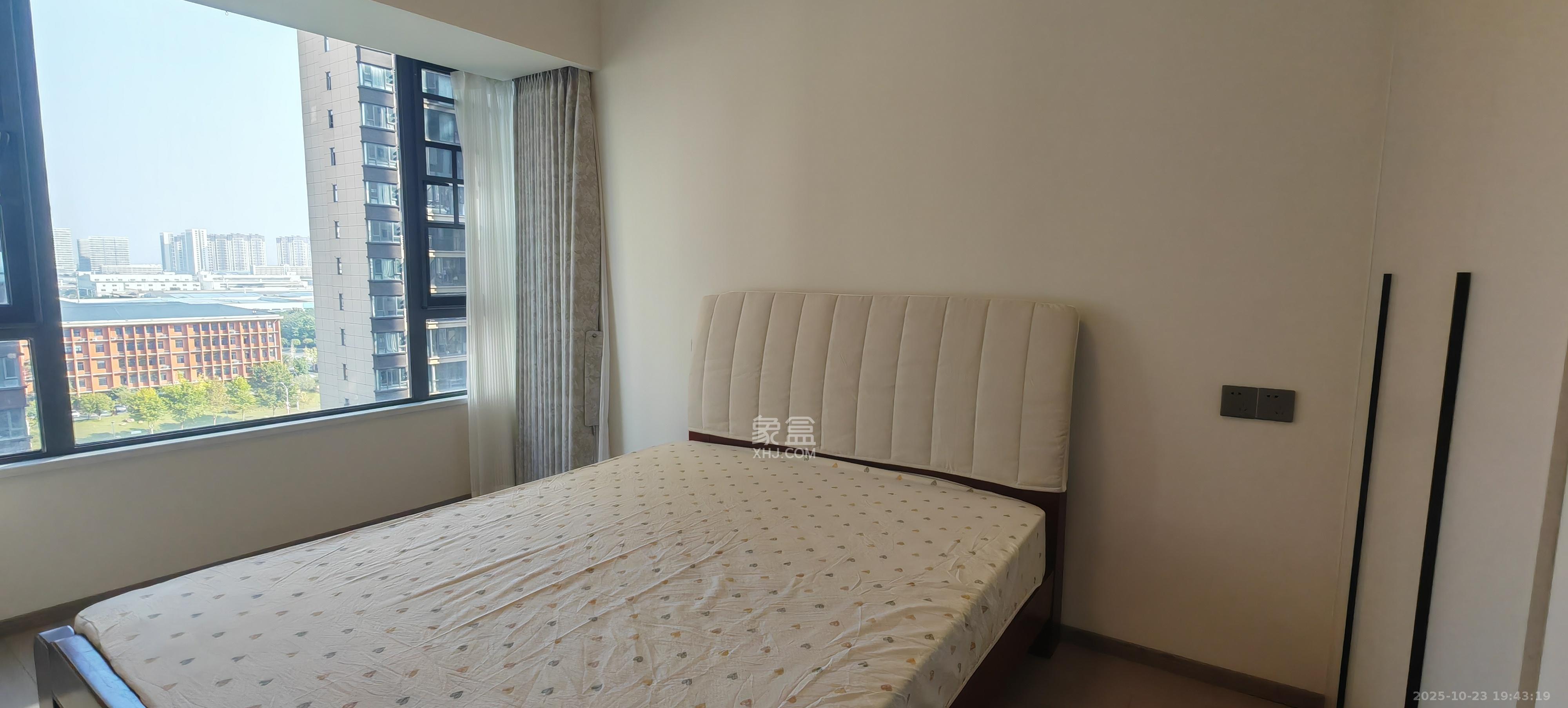 日盛湖湘花苑  4室2厅2卫    4000.0元/月 日盛湖湘花苑  4室2厅2卫    4000.0元/月室内图