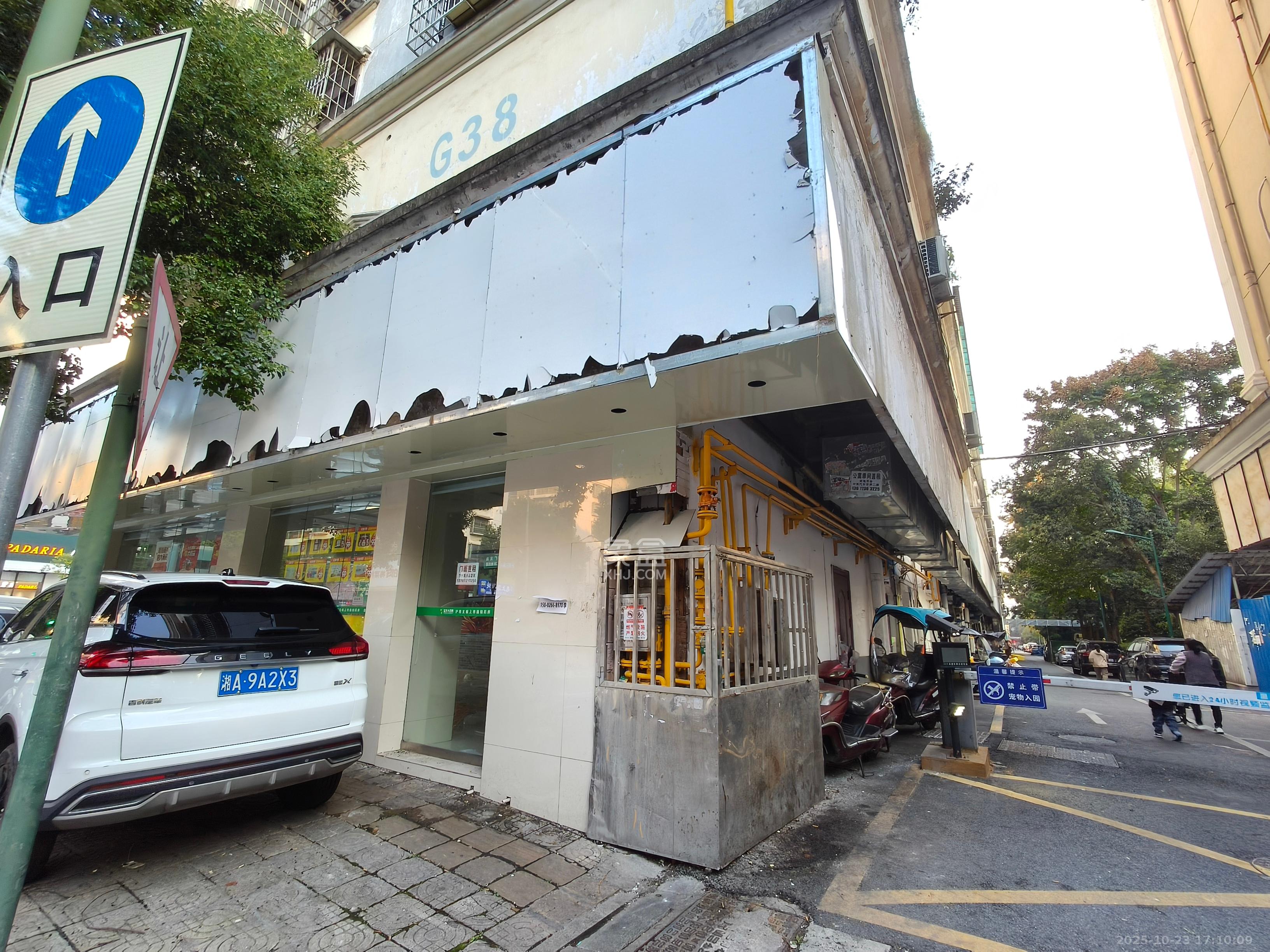 中南汽车世界   44.0㎡      8000.0元/月