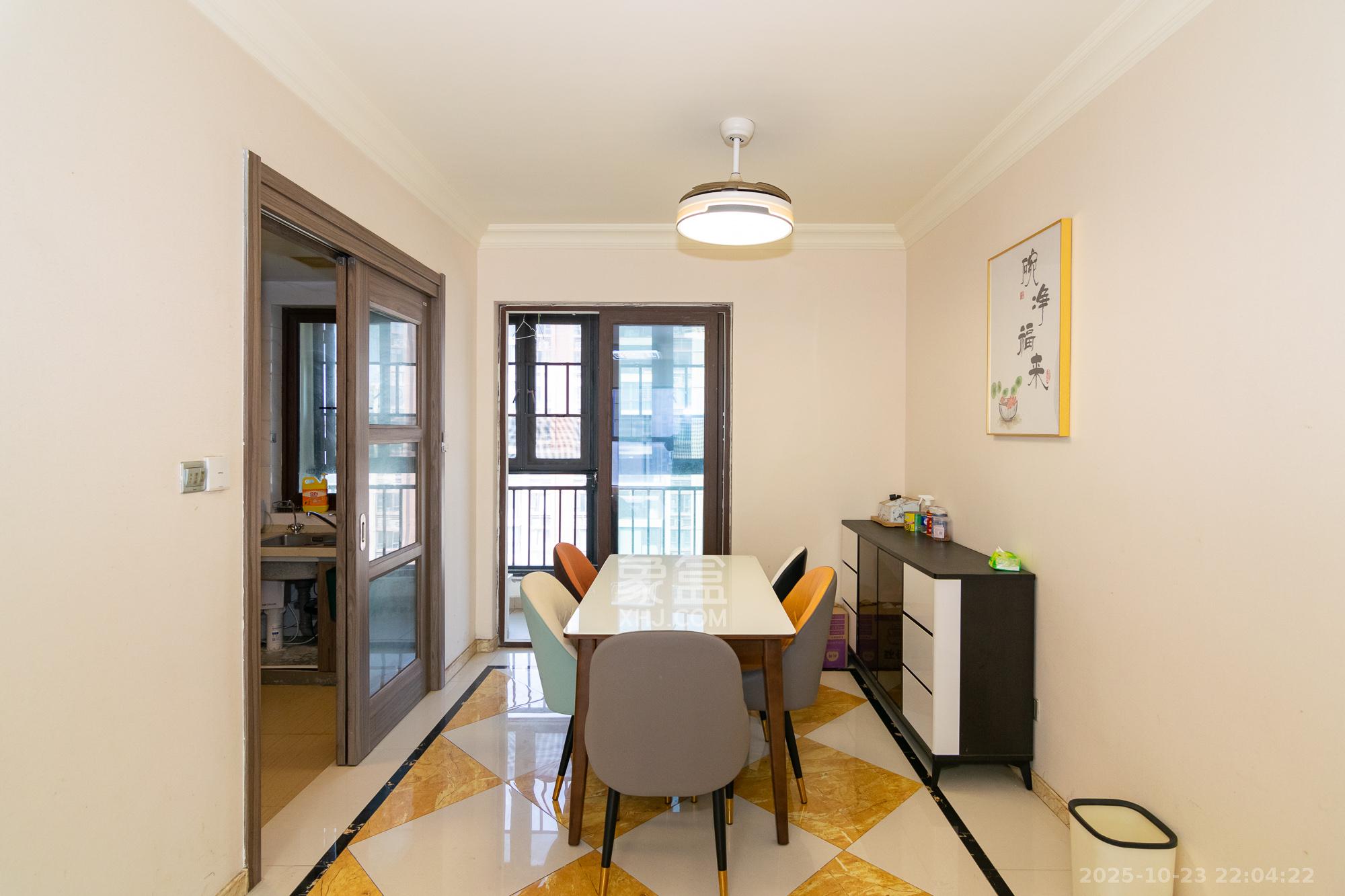 碧桂园高尔夫花园 4室2厅2卫 98.0万 碧桂园高尔夫花园 4室2厅2卫 98.0万客厅