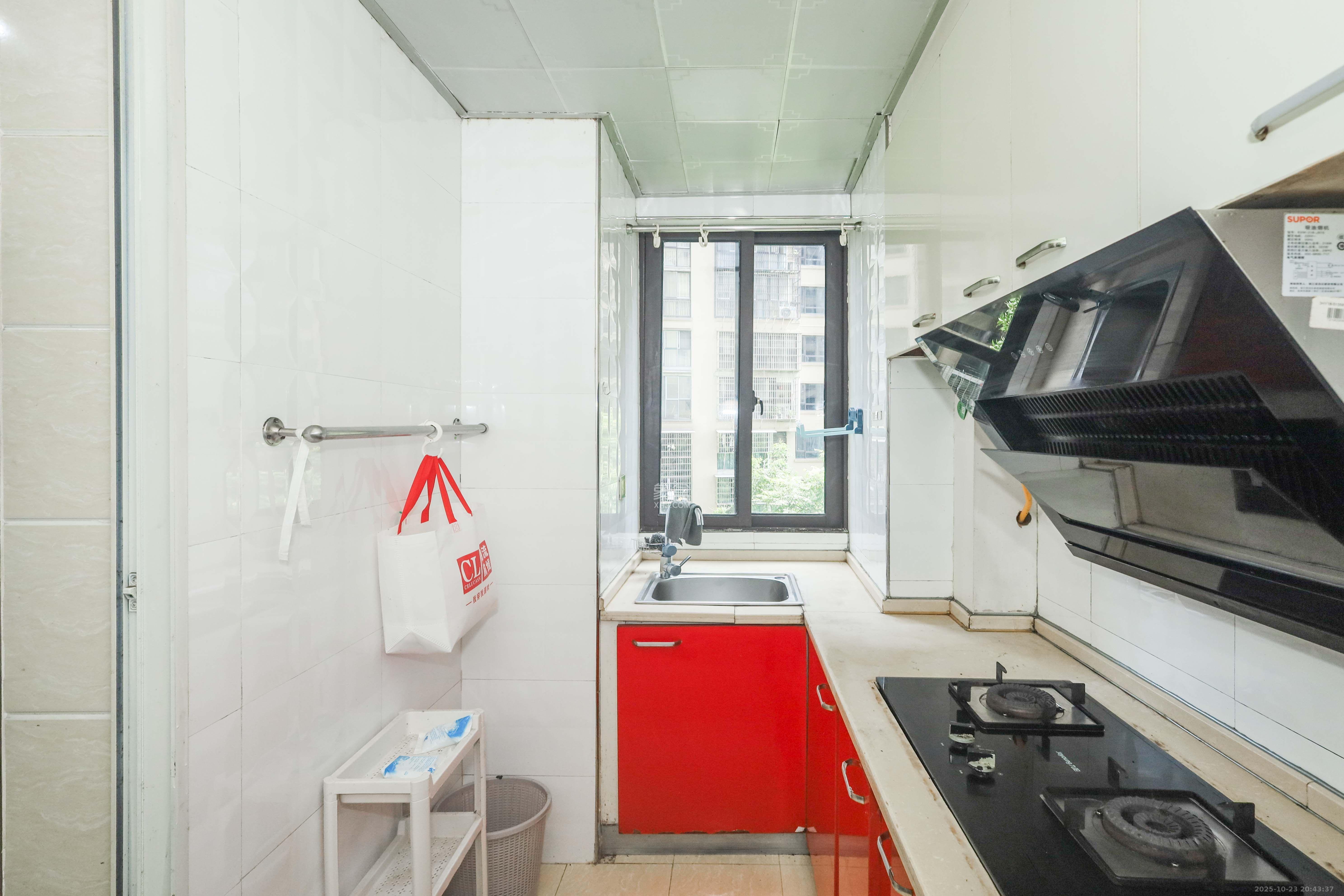 保利麓谷林语E区  3室2厅1卫    2400.0元/月室内图