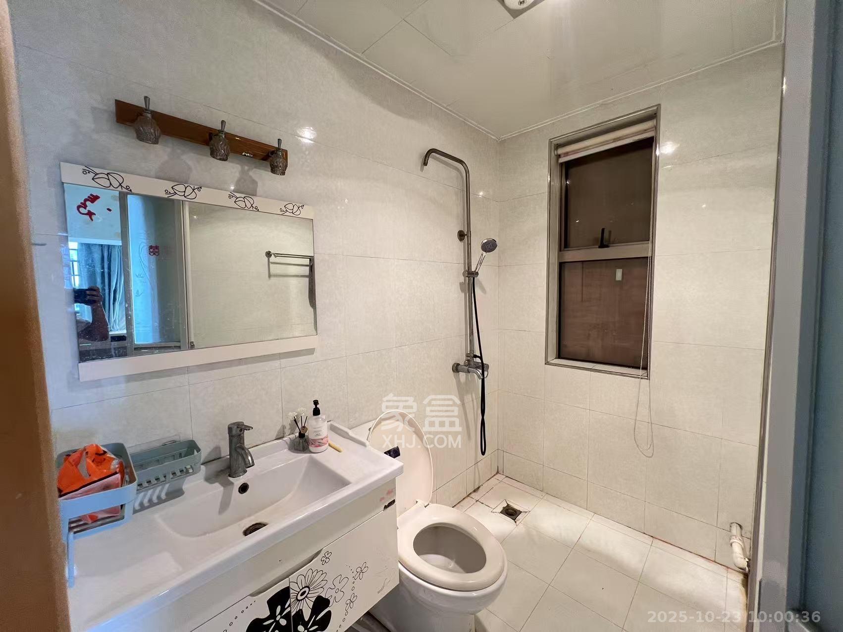 岳泰理想城 3室2厅2卫 3100.0元/月 岳泰理想城 3室2厅2卫 3100.0元/月室内图