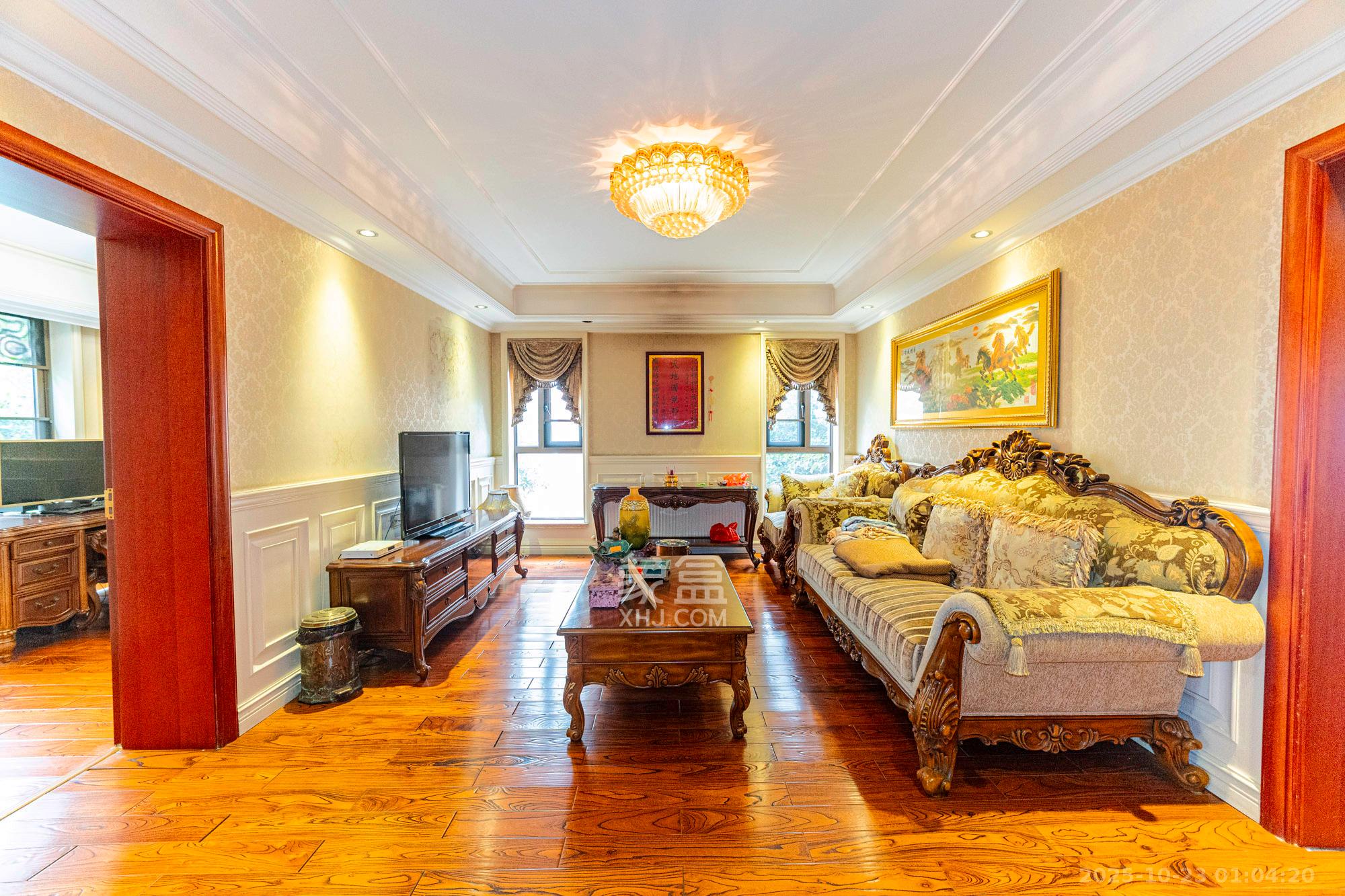 湘龙家园  8室3厅3卫    528.0万 湘龙家园  8室3厅3卫    528.0万客厅