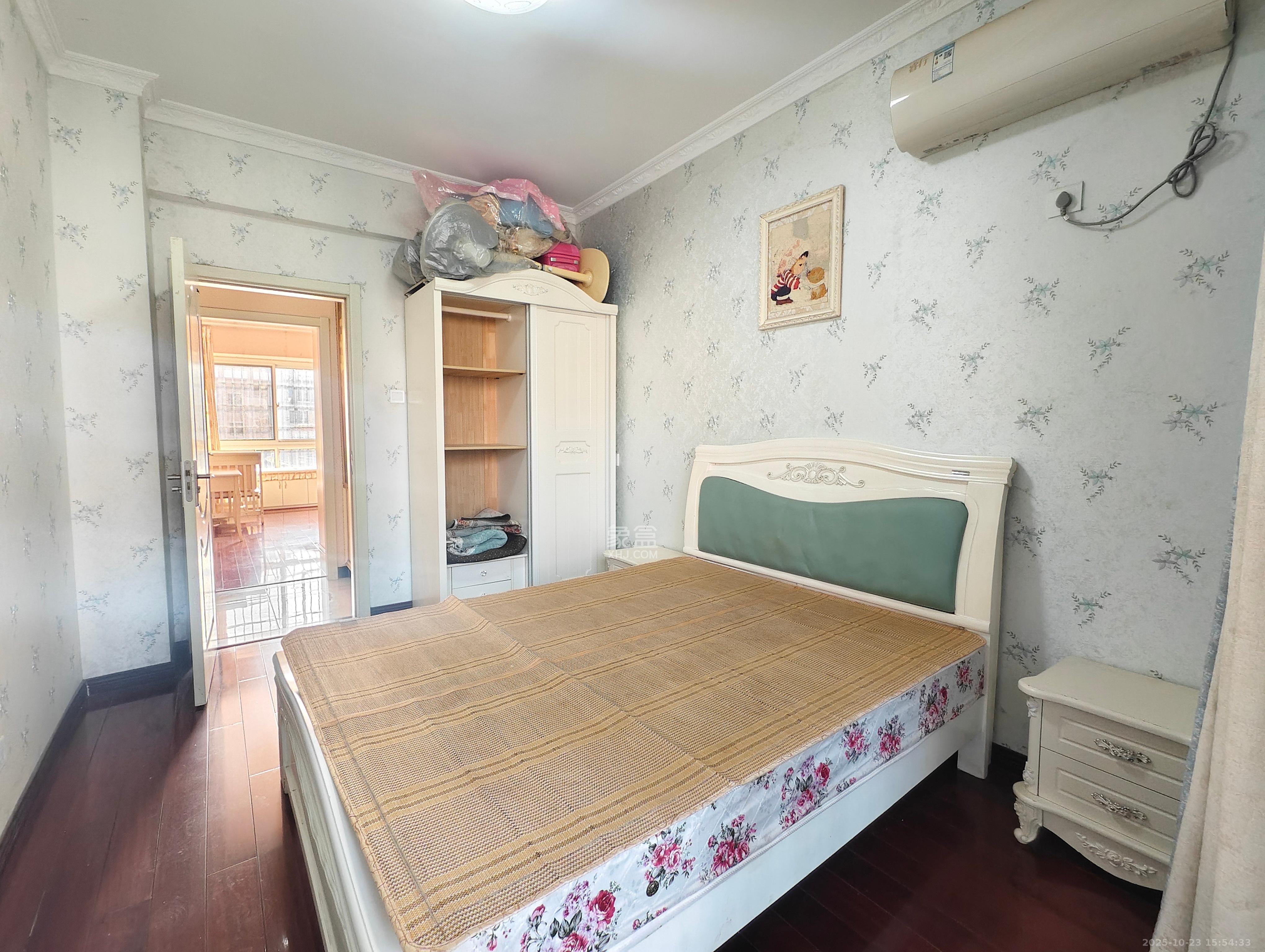 山水湾 3室2厅2卫 2300.0元/月 山水湾 3室2厅2卫 2300.0元/月室内图