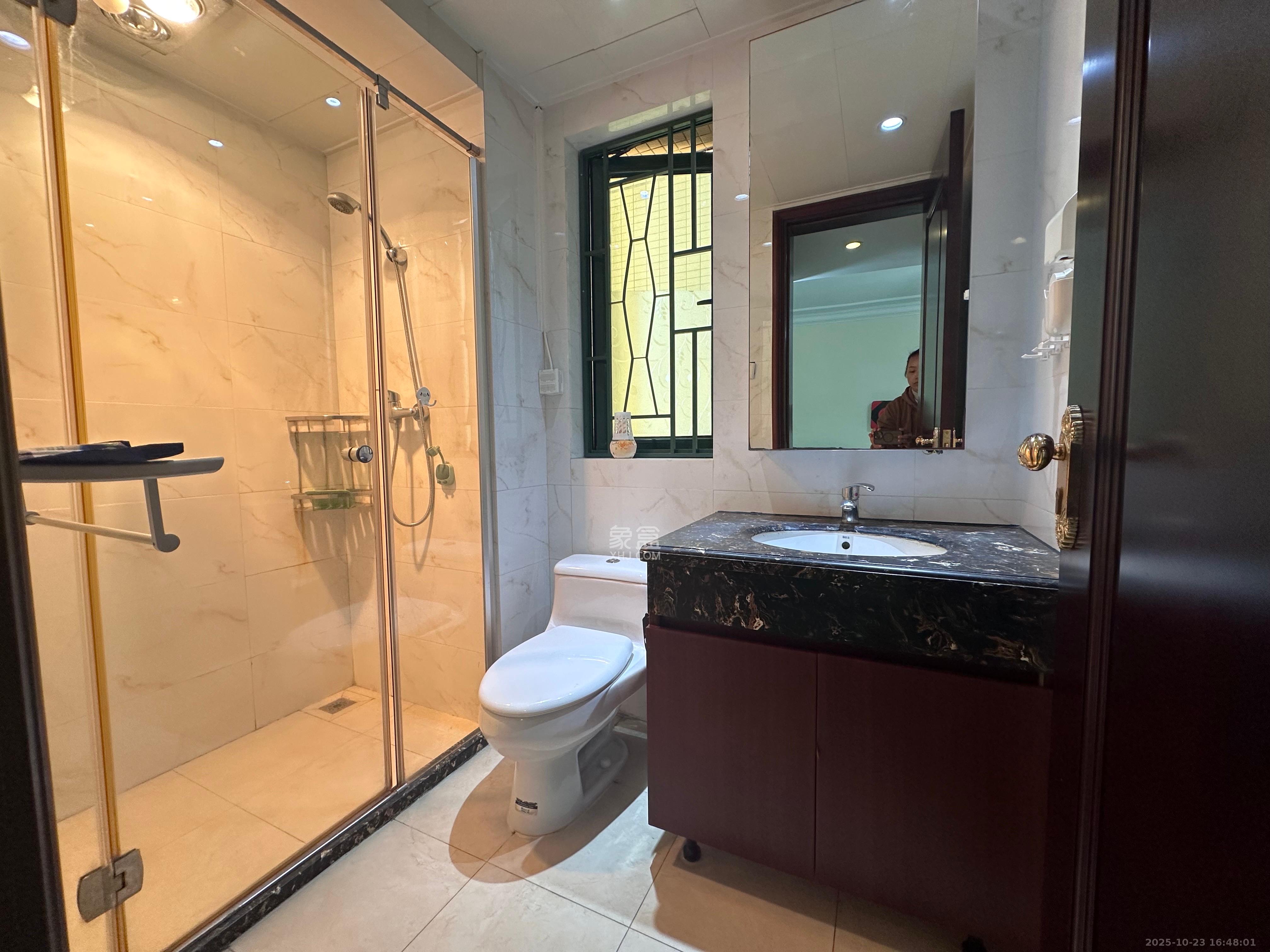 恒大雅苑  3室2厅2卫    3000.0元/月室内图