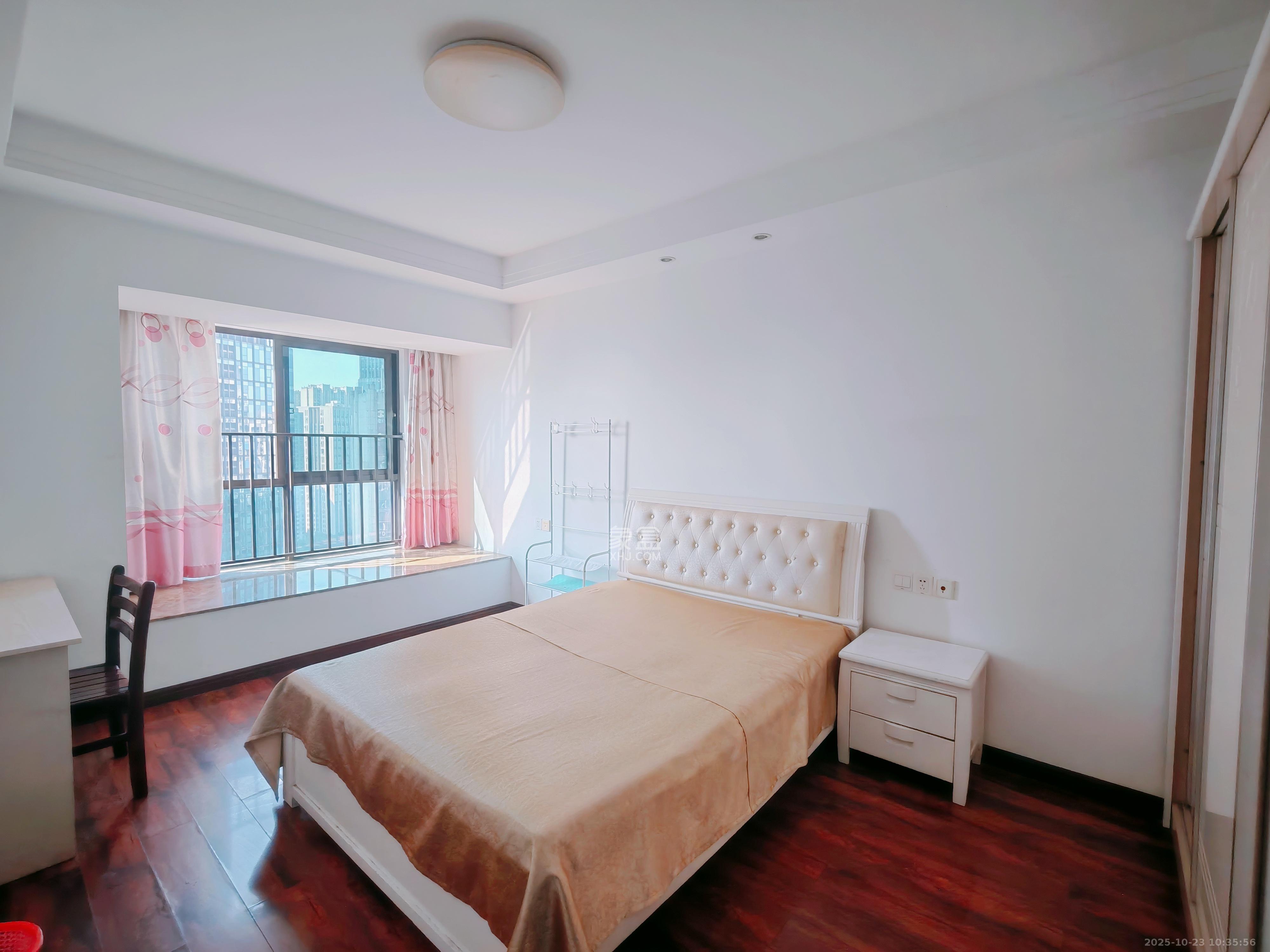 绿地中央广场 3室2厅1卫 2500.0元/月 绿地中央广场 3室2厅1卫 2500.0元/月室内图