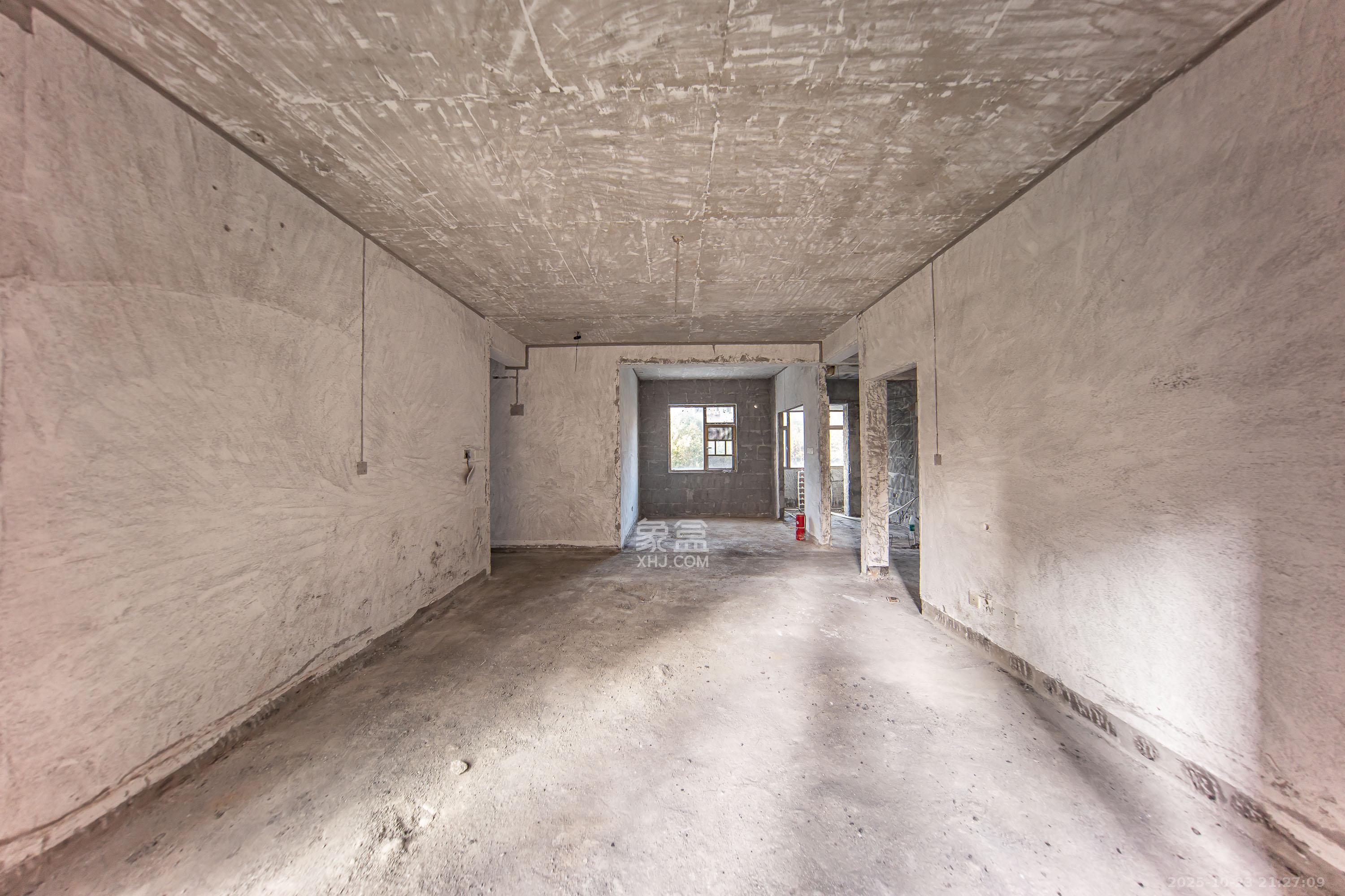 江山帝景哈佛 5室2厅2卫 103.8万 江山帝景哈佛 5室2厅2卫 103.8万客厅