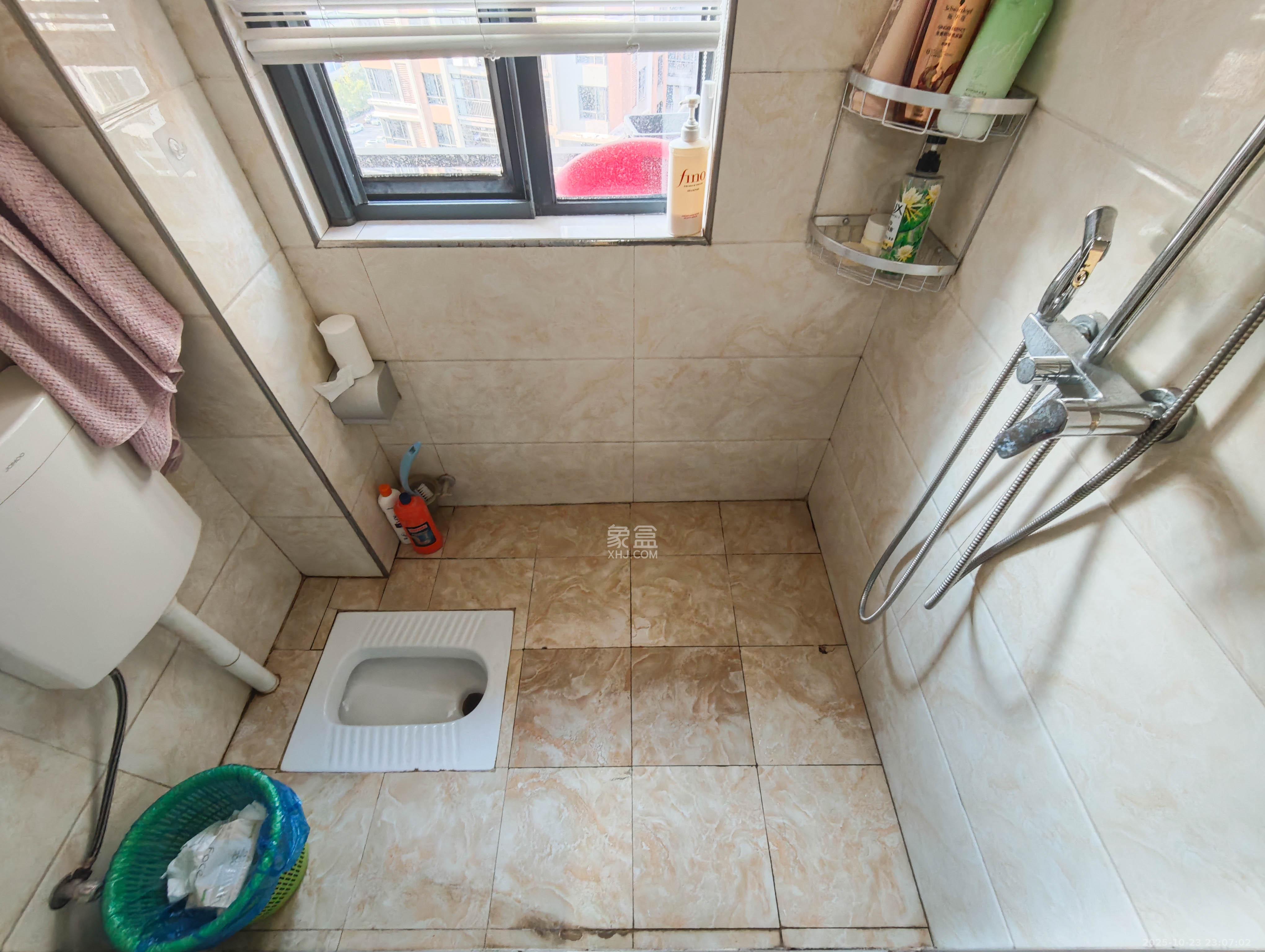 长房南屏锦源 4室2厅2卫 115.0万 长房南屏锦源 4室2厅2卫 115.0万卫生间