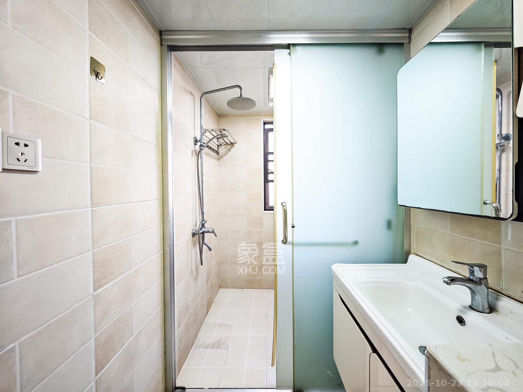 山语城三期  3室2厅2卫    88.0万卫生间