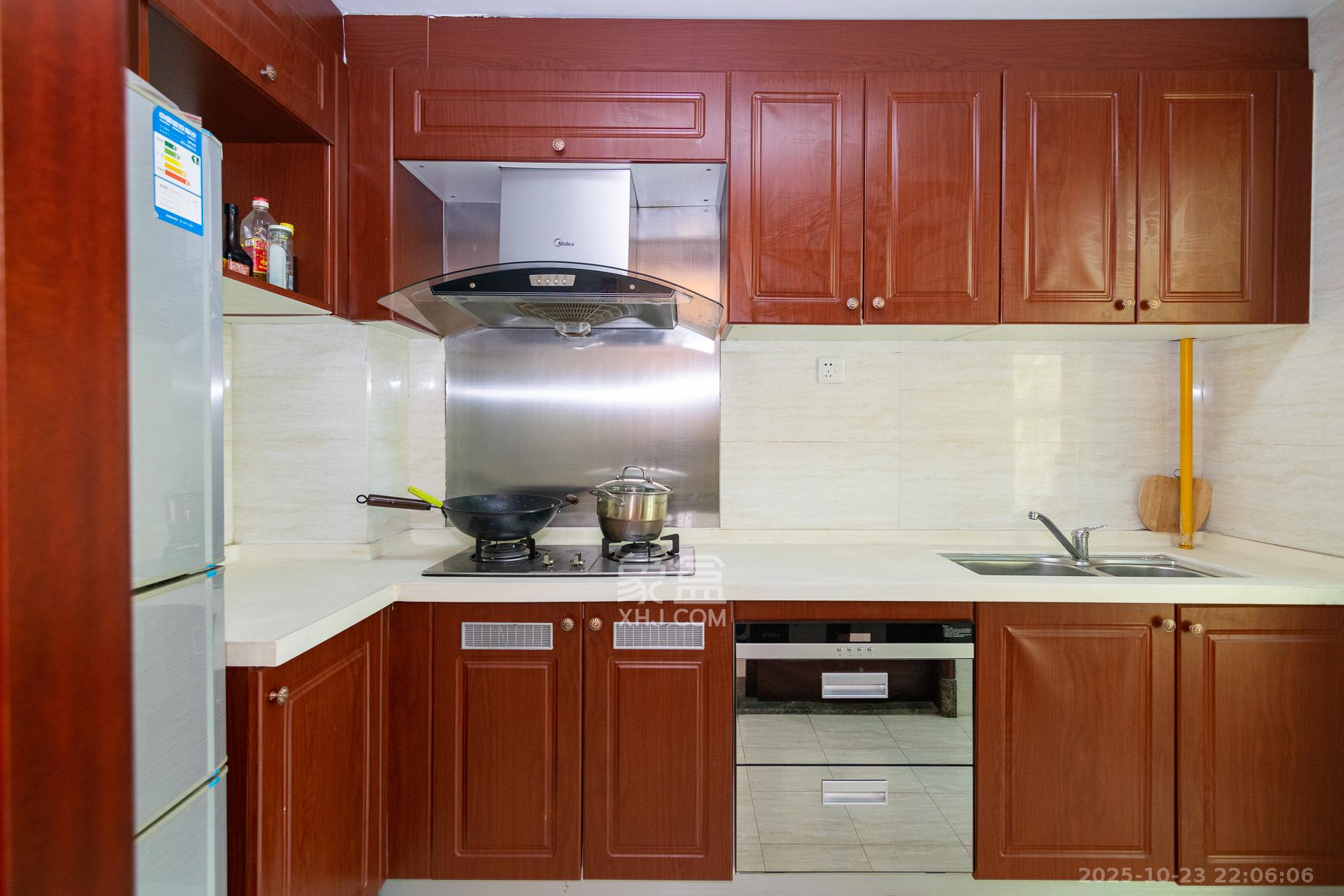 富基世纪公园  3室2厅2卫    83.0万厨房