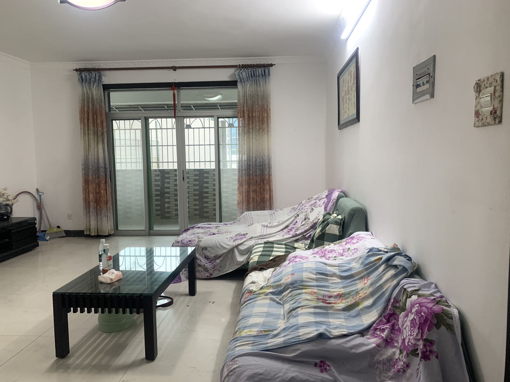 民贸花园  3室2厅2卫    115.0万客厅