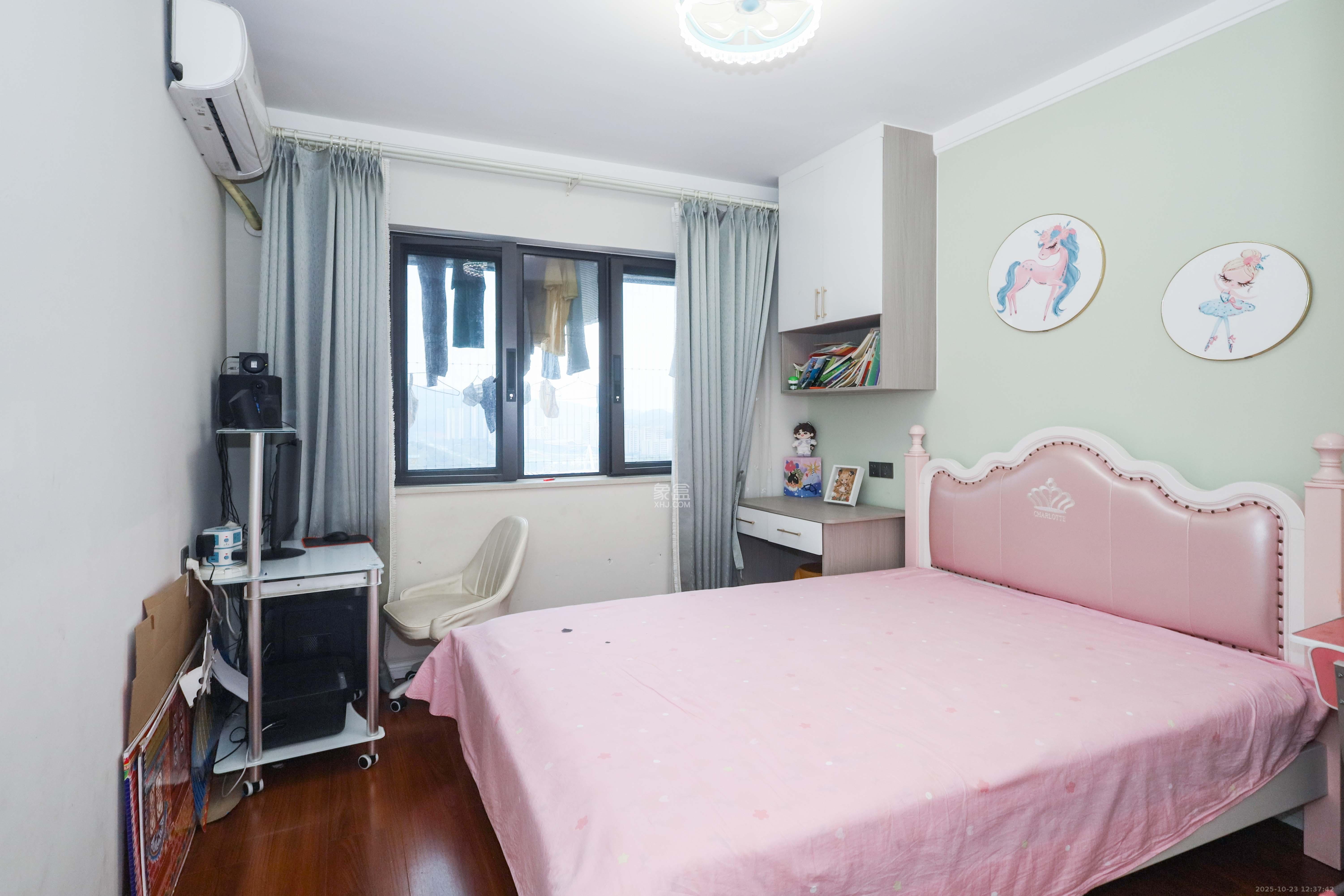 招商华发依云曦城 4室2厅2卫 212.0万 招商华发依云曦城 4室2厅2卫 212.0万卧室