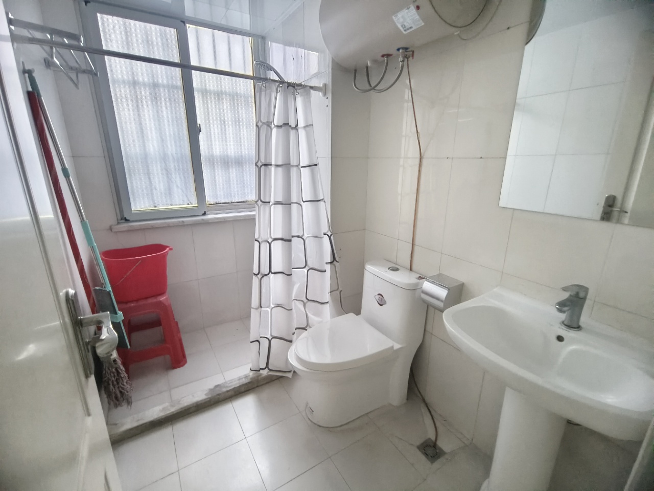 华宝雅苑 1室2厅1卫 2100.0元/月 华宝雅苑 1室2厅1卫 2100.0元/月室内图