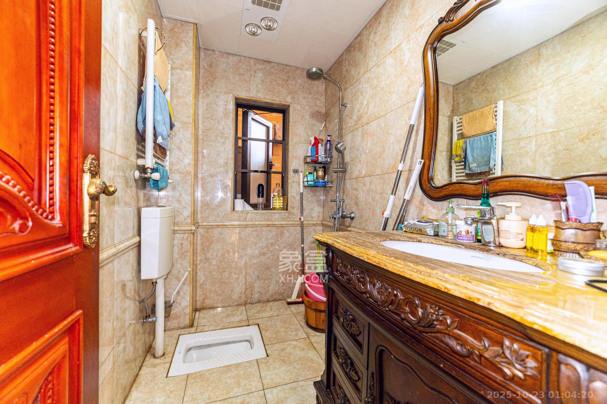 湘龙家园  8室3厅3卫    528.0万 湘龙家园  8室3厅3卫    528.0万卫生间