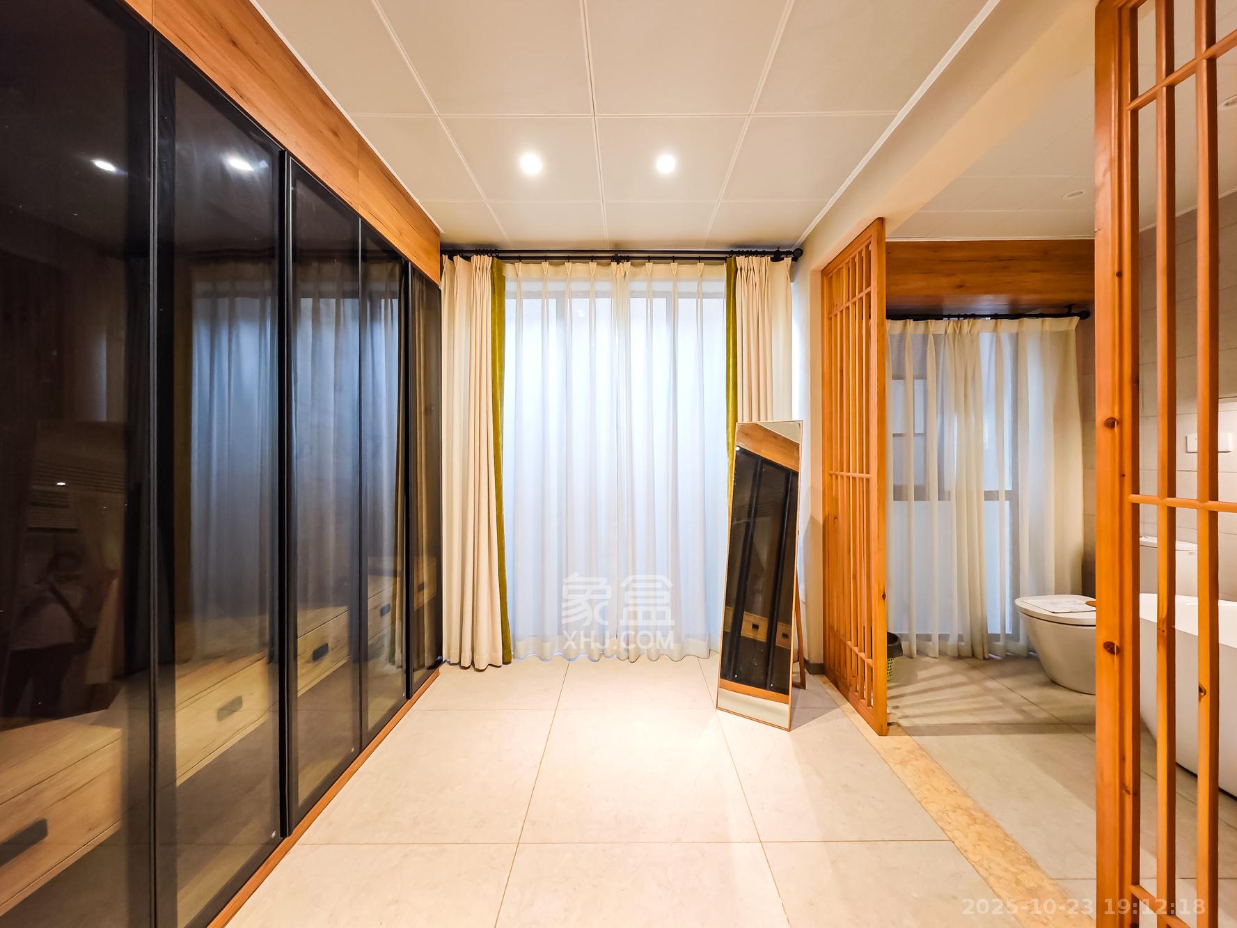 绿地海外滩一期 5室2厅3卫 380.0万 绿地海外滩一期 5室2厅3卫 380.0万其他