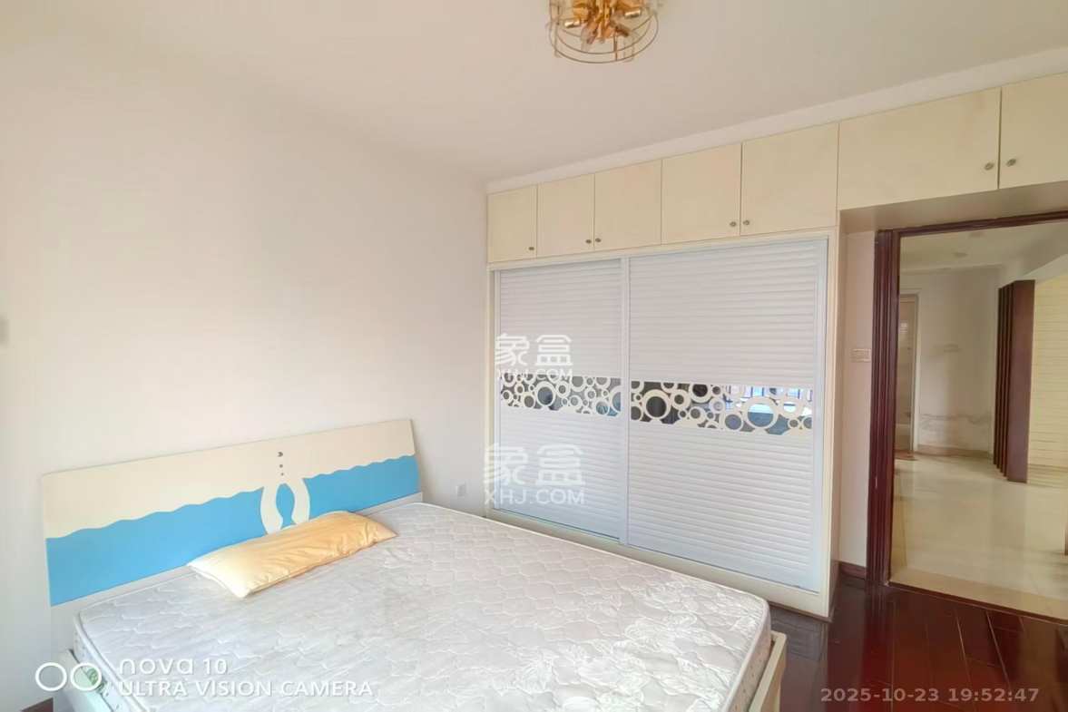 华润凤凰城二期  3室2厅1卫    1800.0元/月 华润凤凰城二期  3室2厅1卫    1800.0元/月室内图