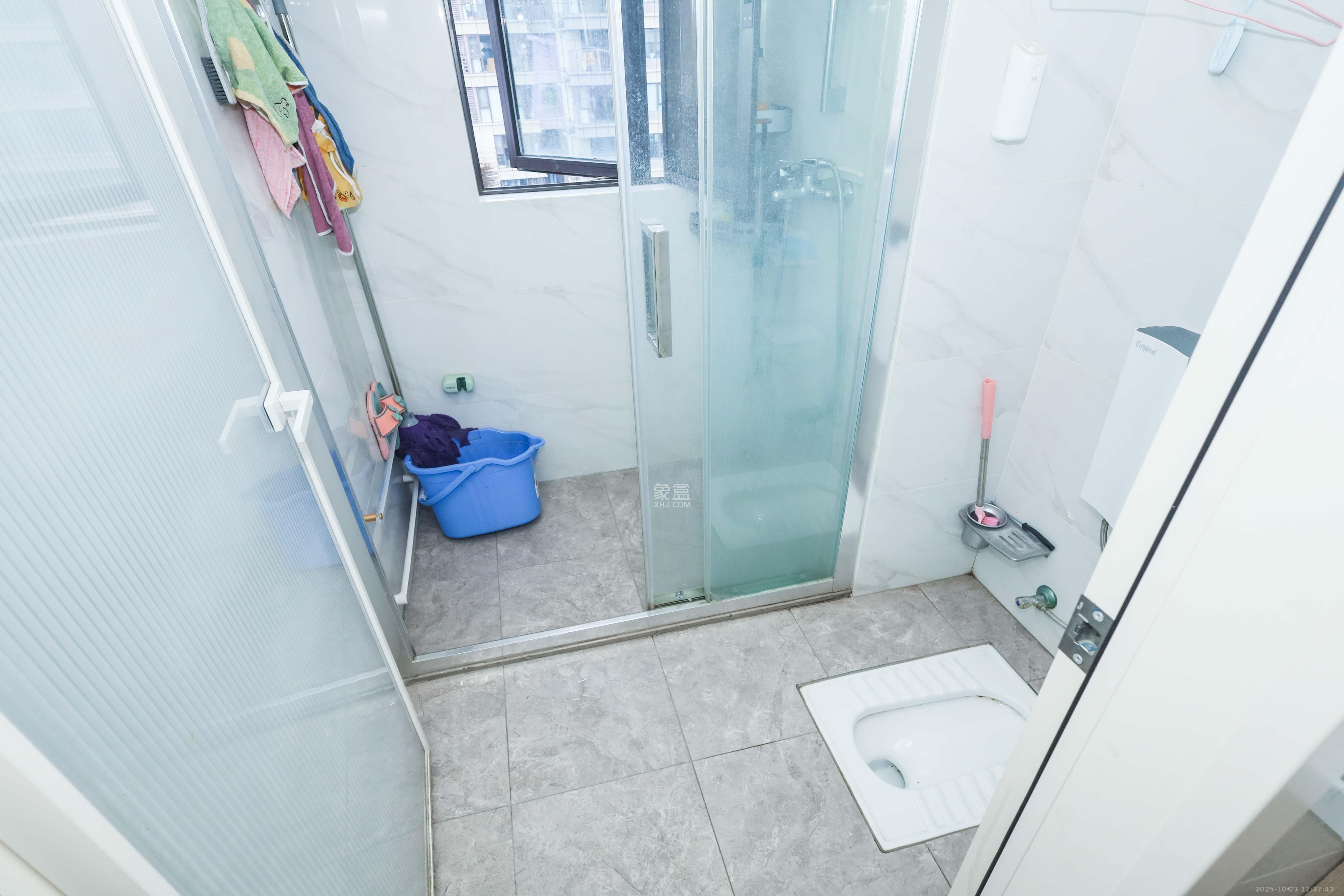 招商华发依云曦城  4室2厅2卫    212.0万卫生间