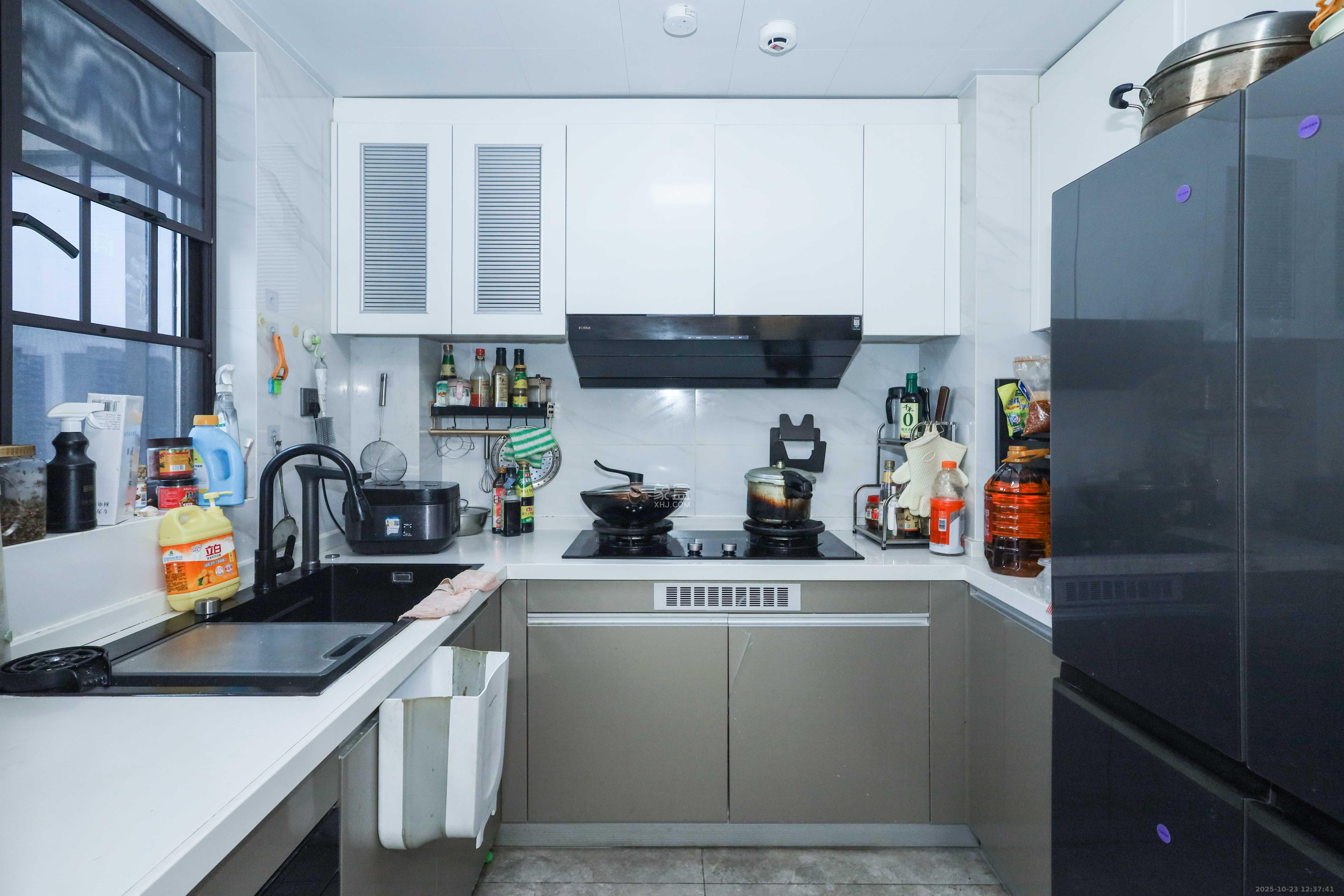 招商华发依云曦城  4室2厅2卫    212.0万厨房