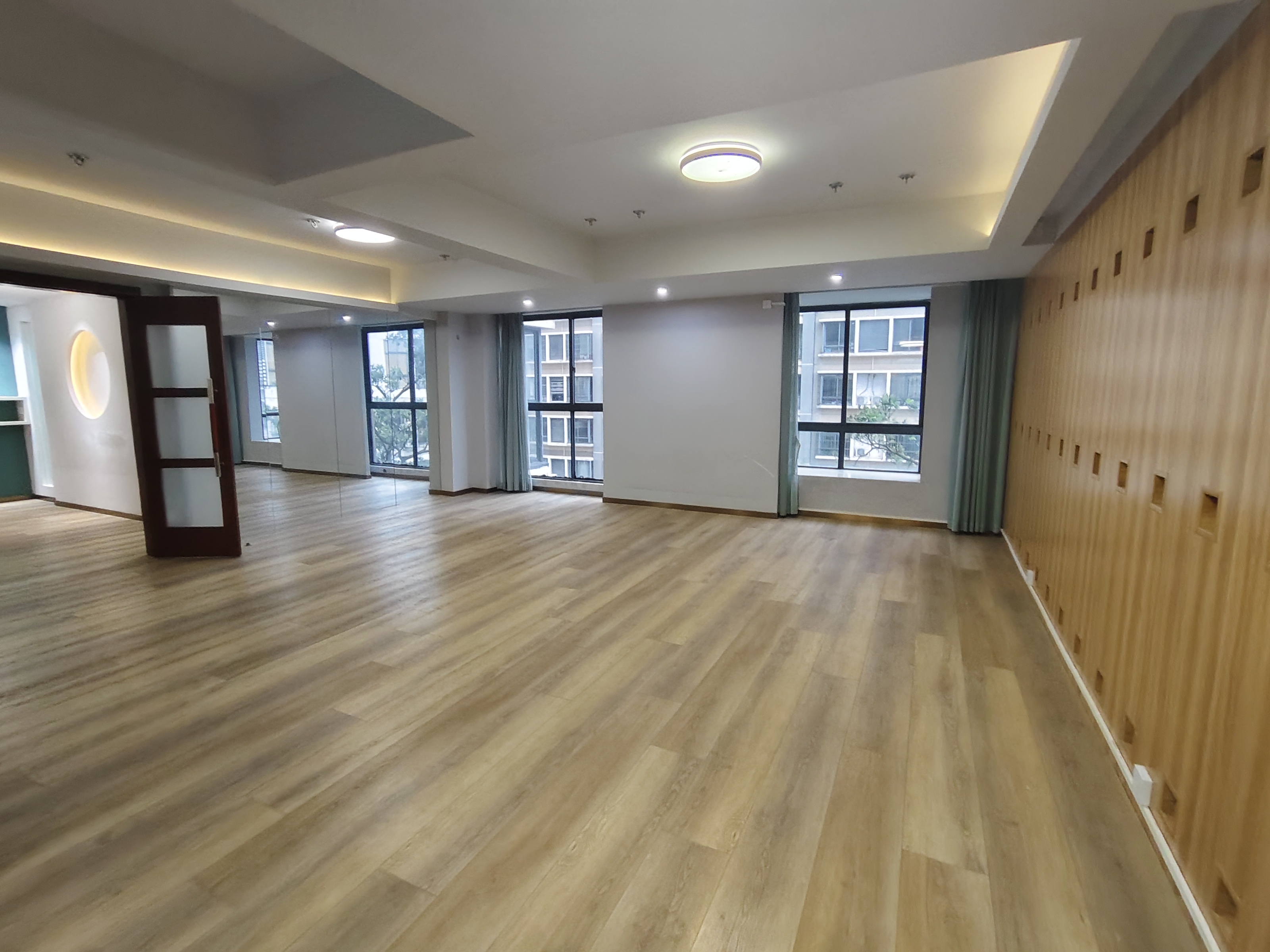 西岭华庭 4室2厅2卫 4200.0元/月 西岭华庭 4室2厅2卫 4200.0元/月室内图