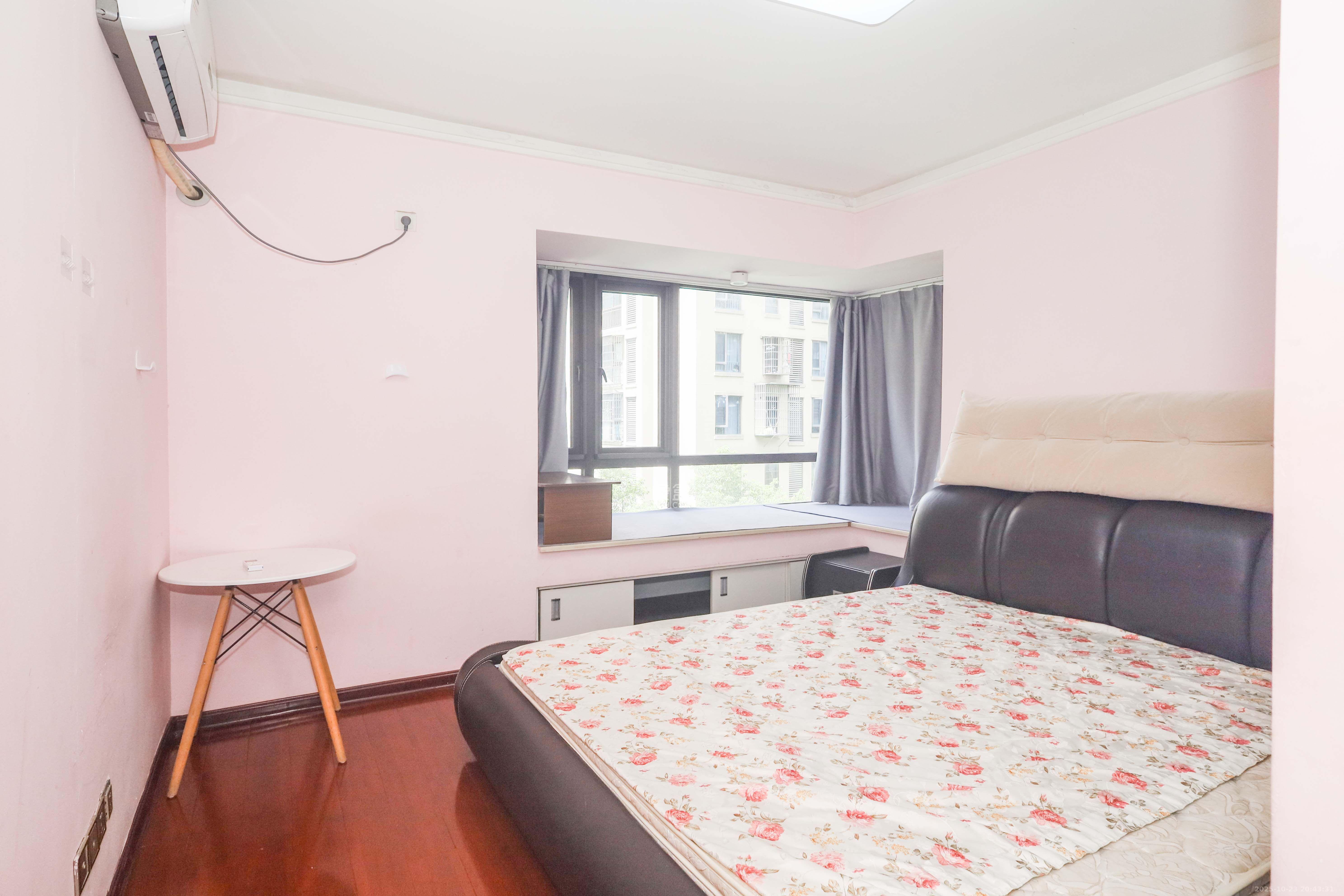 保利麓谷林语E区  3室2厅1卫    2400.0元/月室内图