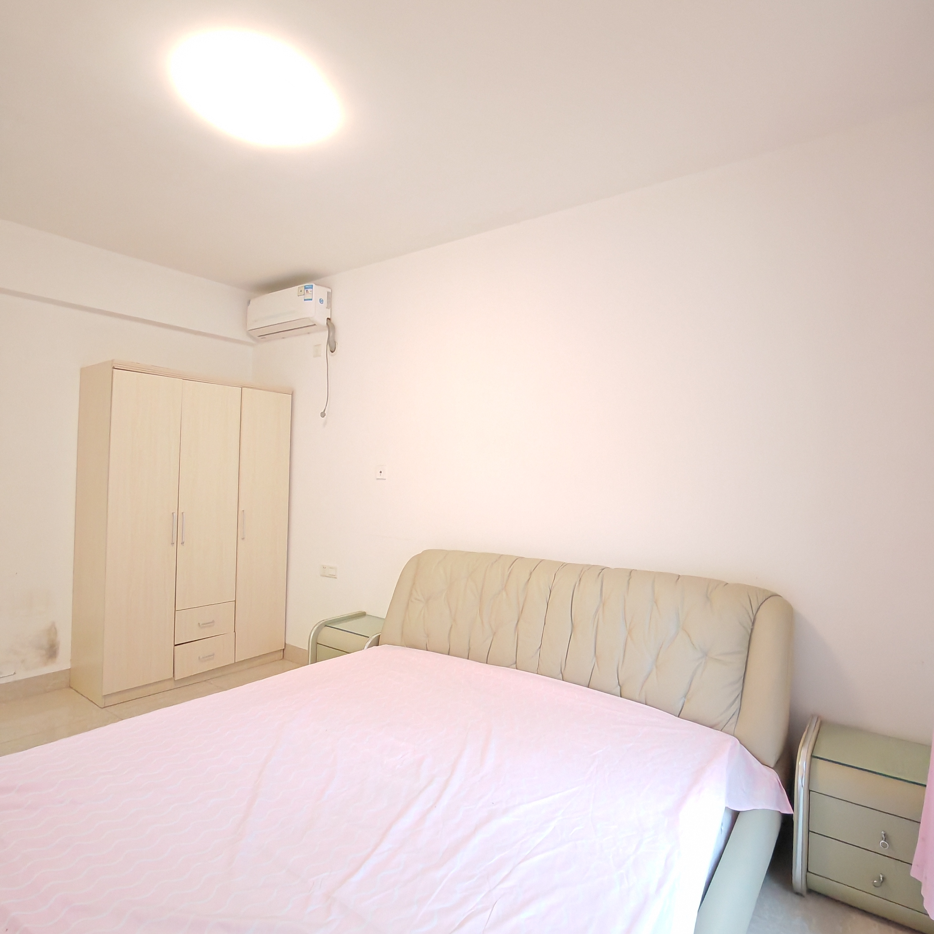 海阔天空-国瑞城二期（雅仕苑）  2室2厅1卫    220.0万客厅