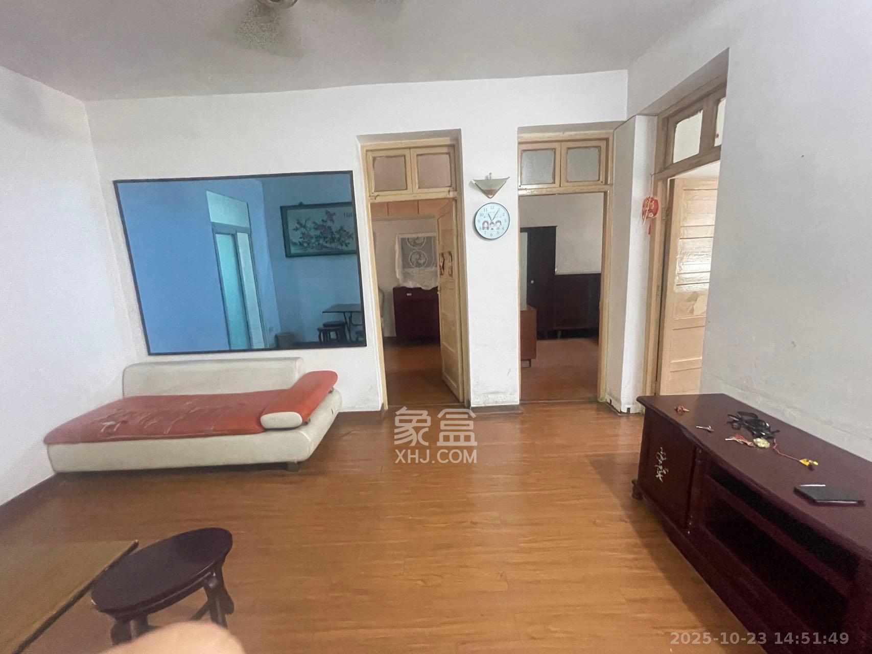 人民新村  3室1厅1卫    2100.0元/月