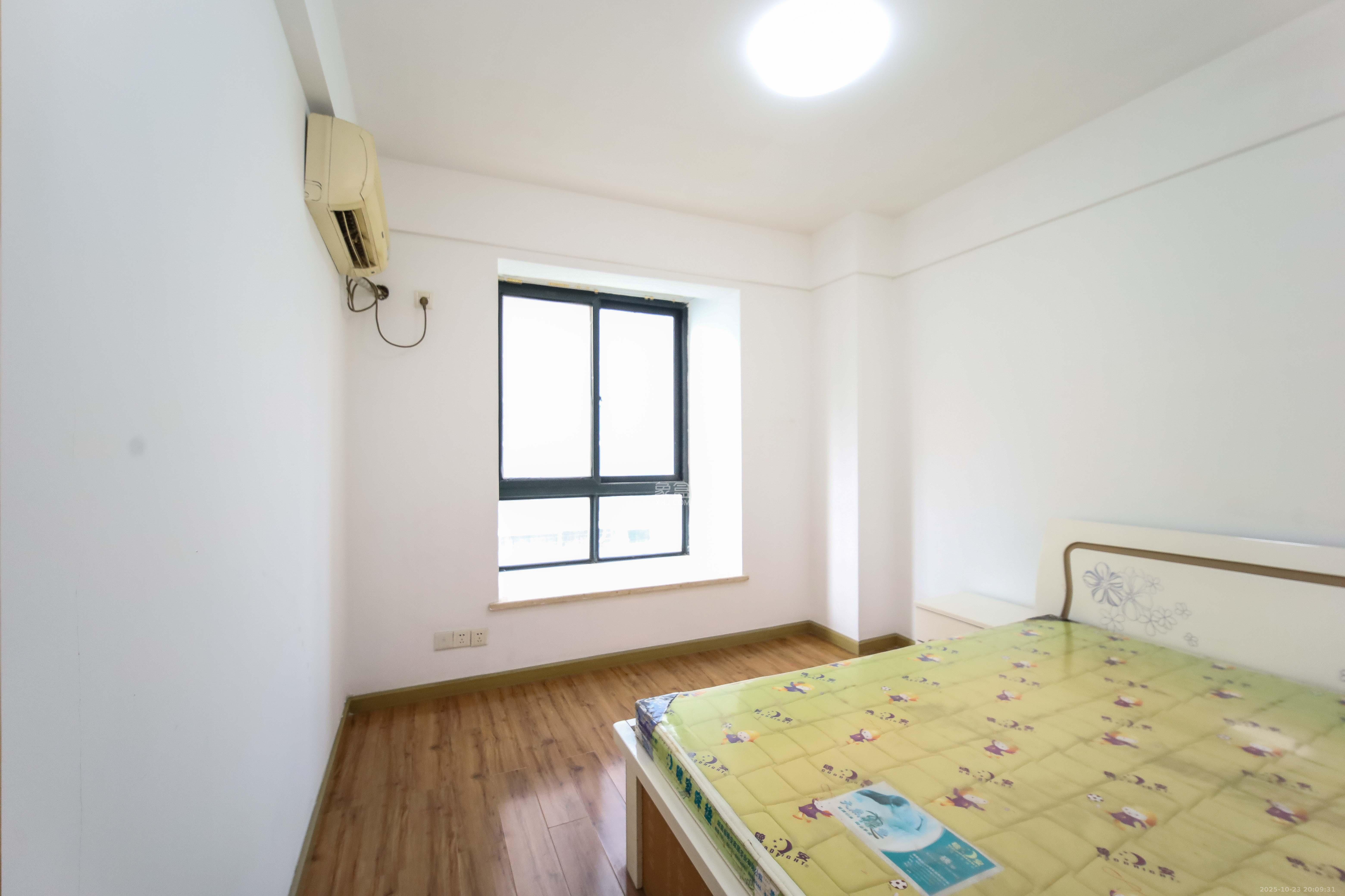 浏阳河畔家园  3室2厅2卫    81.0万卧室